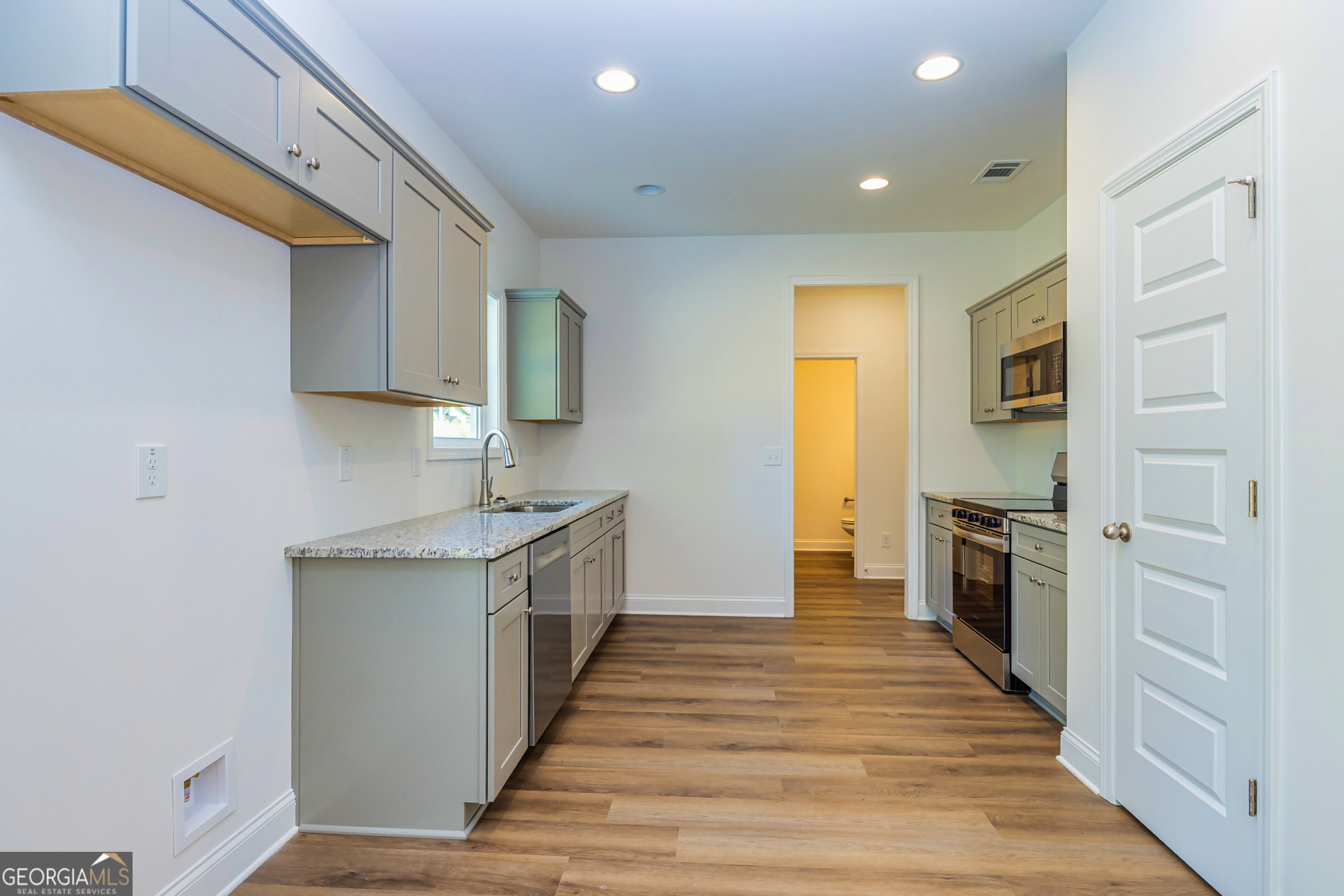 11 E Reynolds Street Property Photo 21
