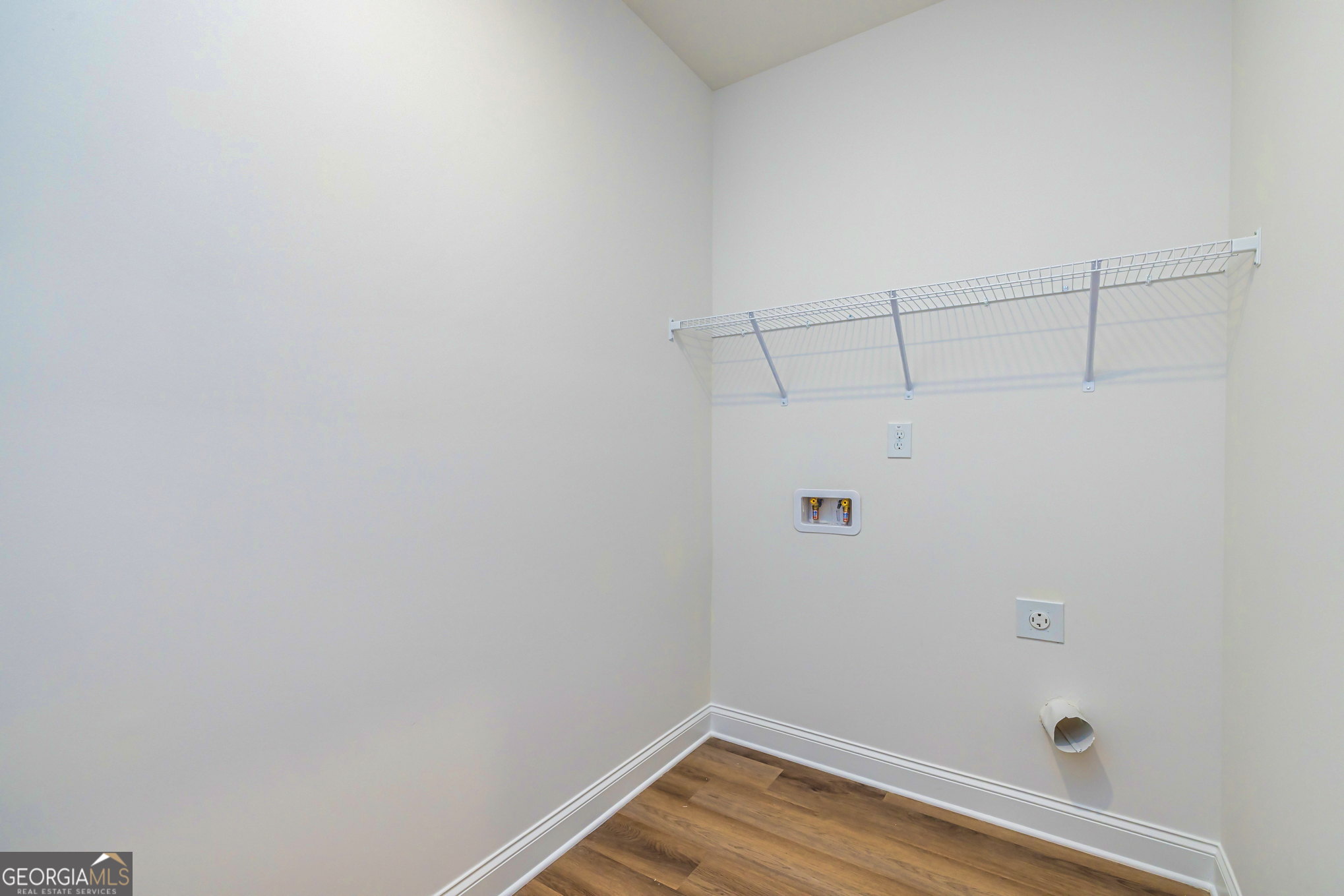 11 E Reynolds Street Property Photo 23