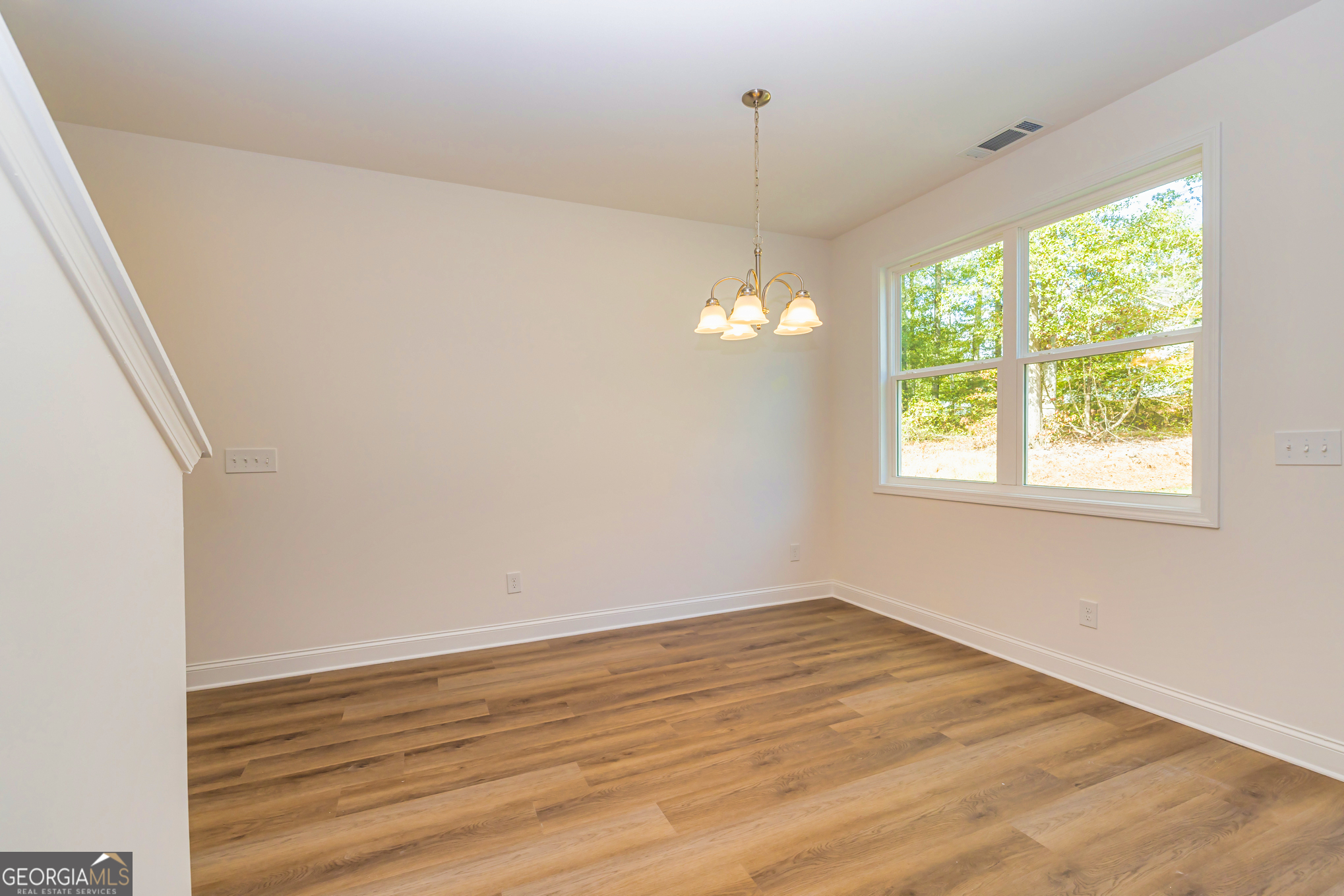11 E Reynolds Street Property Photo 25