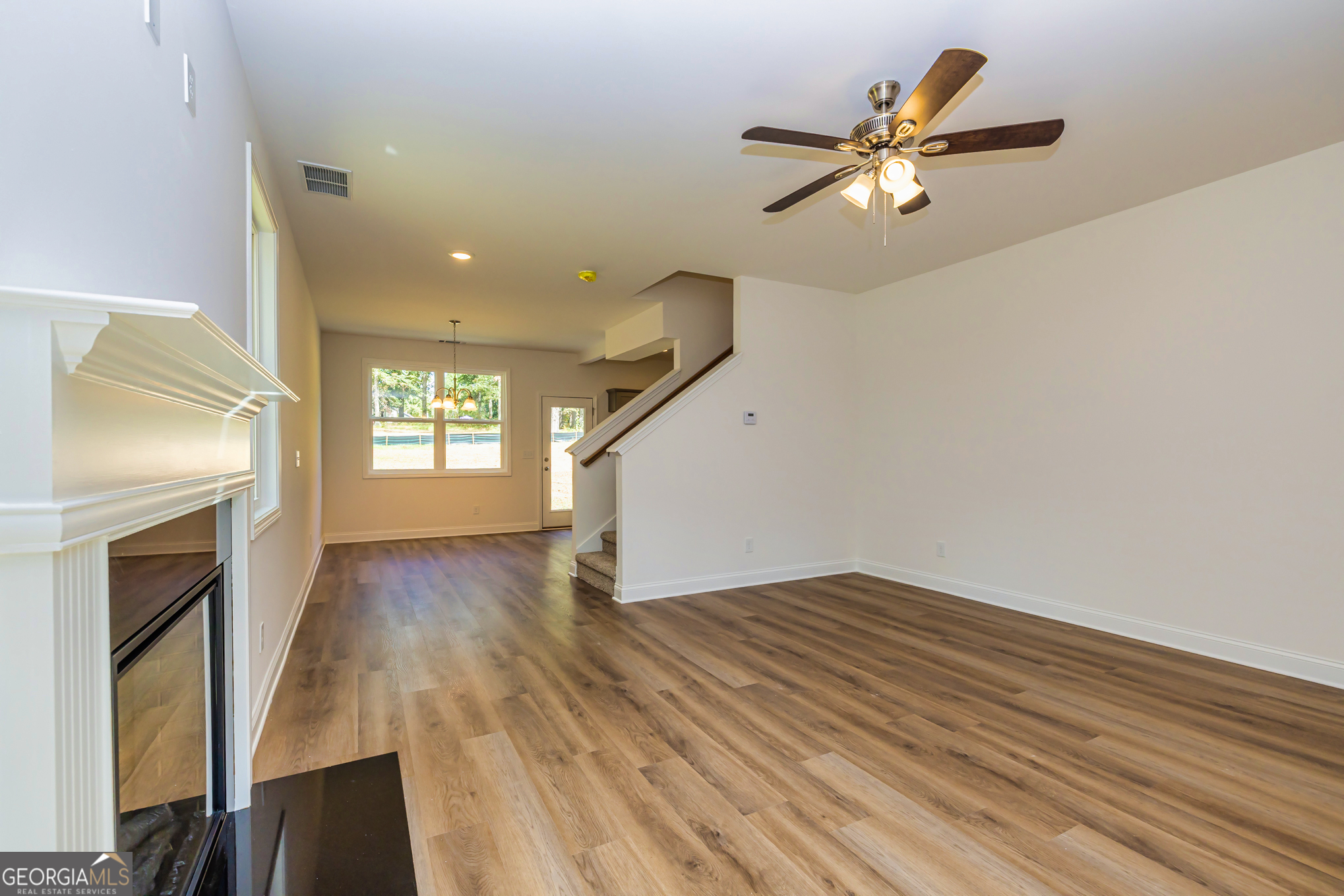 11 E Reynolds Street Property Photo 26