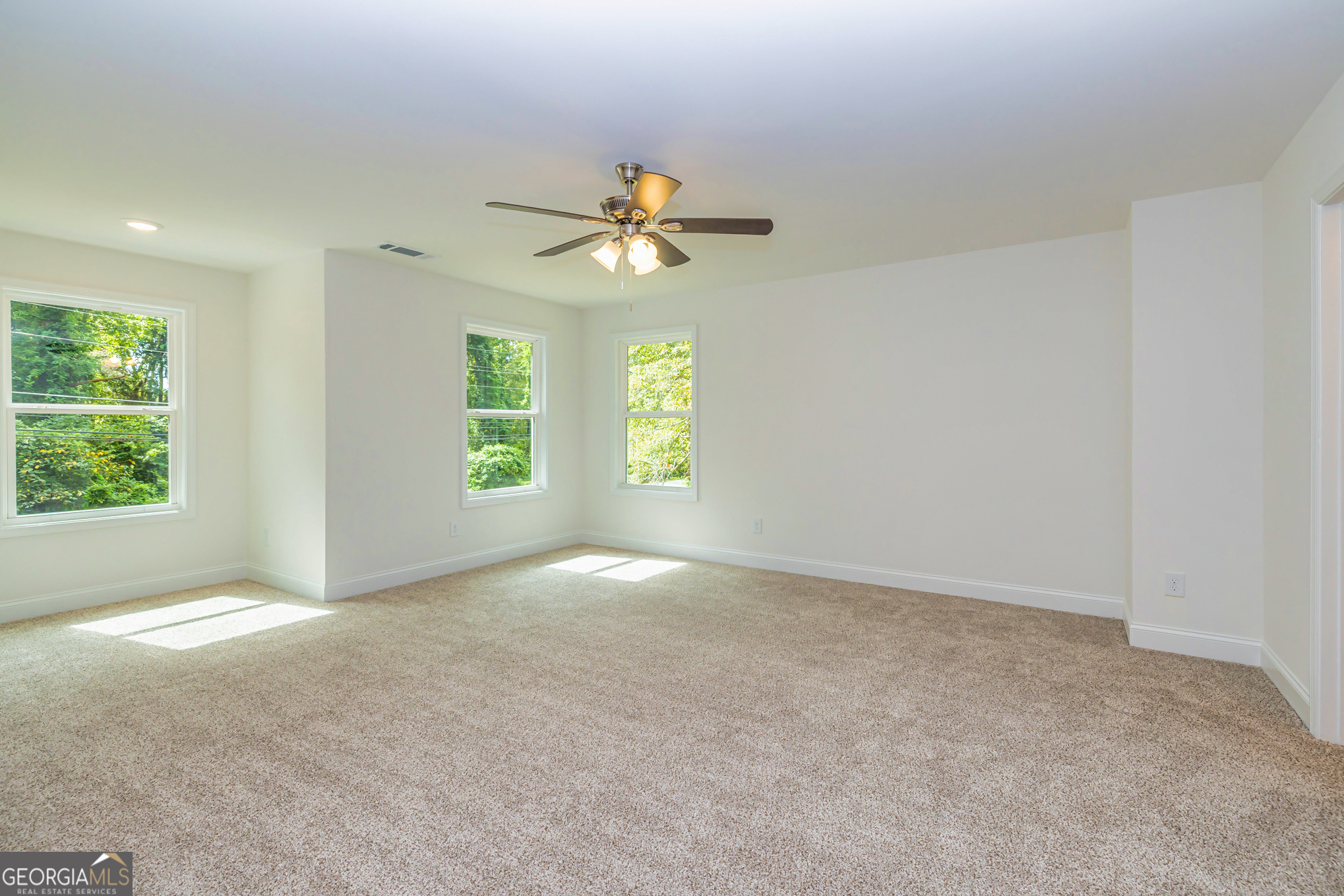 11 E Reynolds Street Property Photo 29