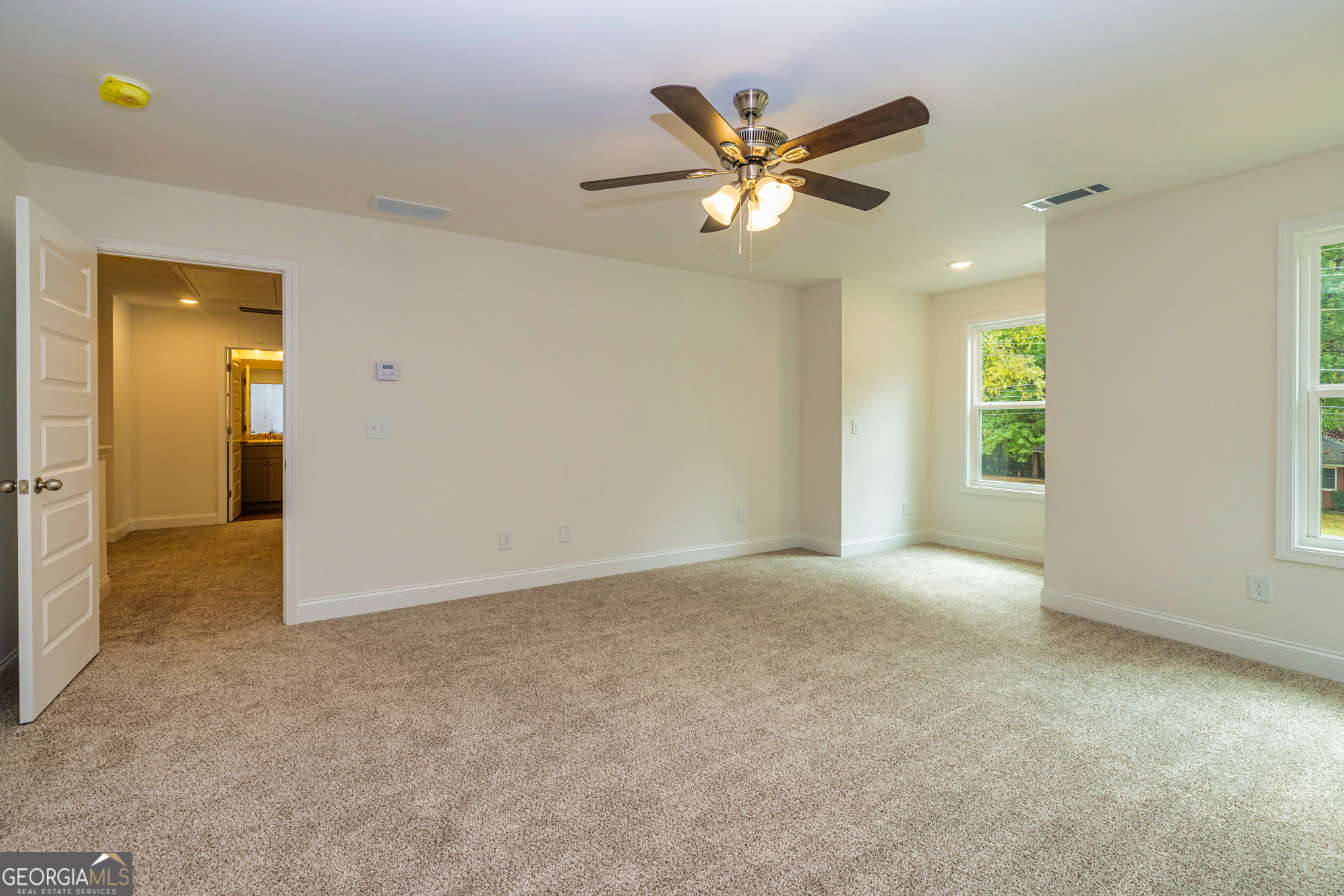 11 E Reynolds Street Property Photo 30