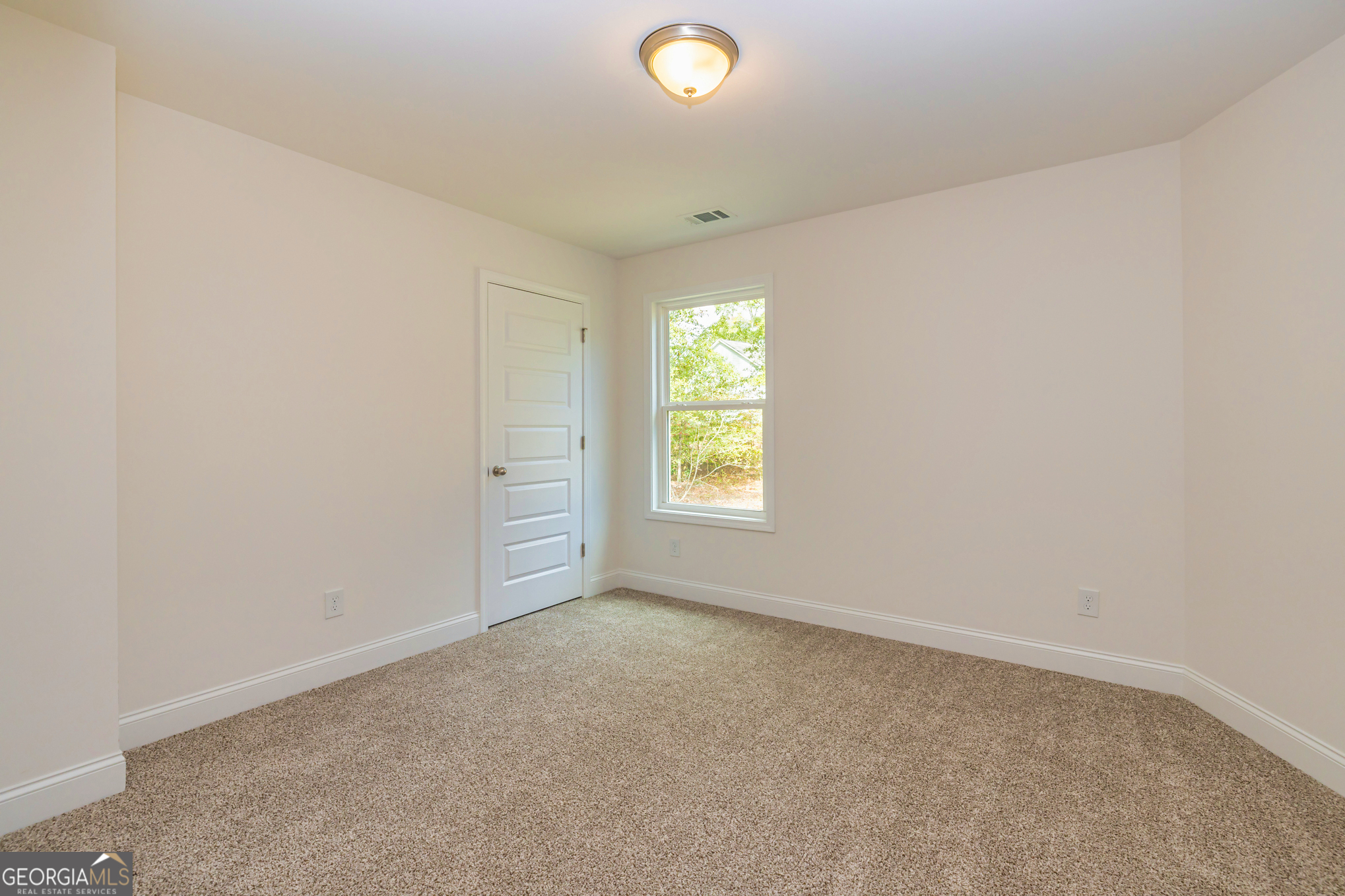 11 E Reynolds Street Property Photo 35