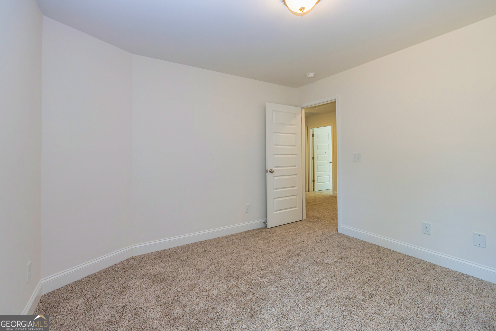11 E Reynolds Street Property Photo 36