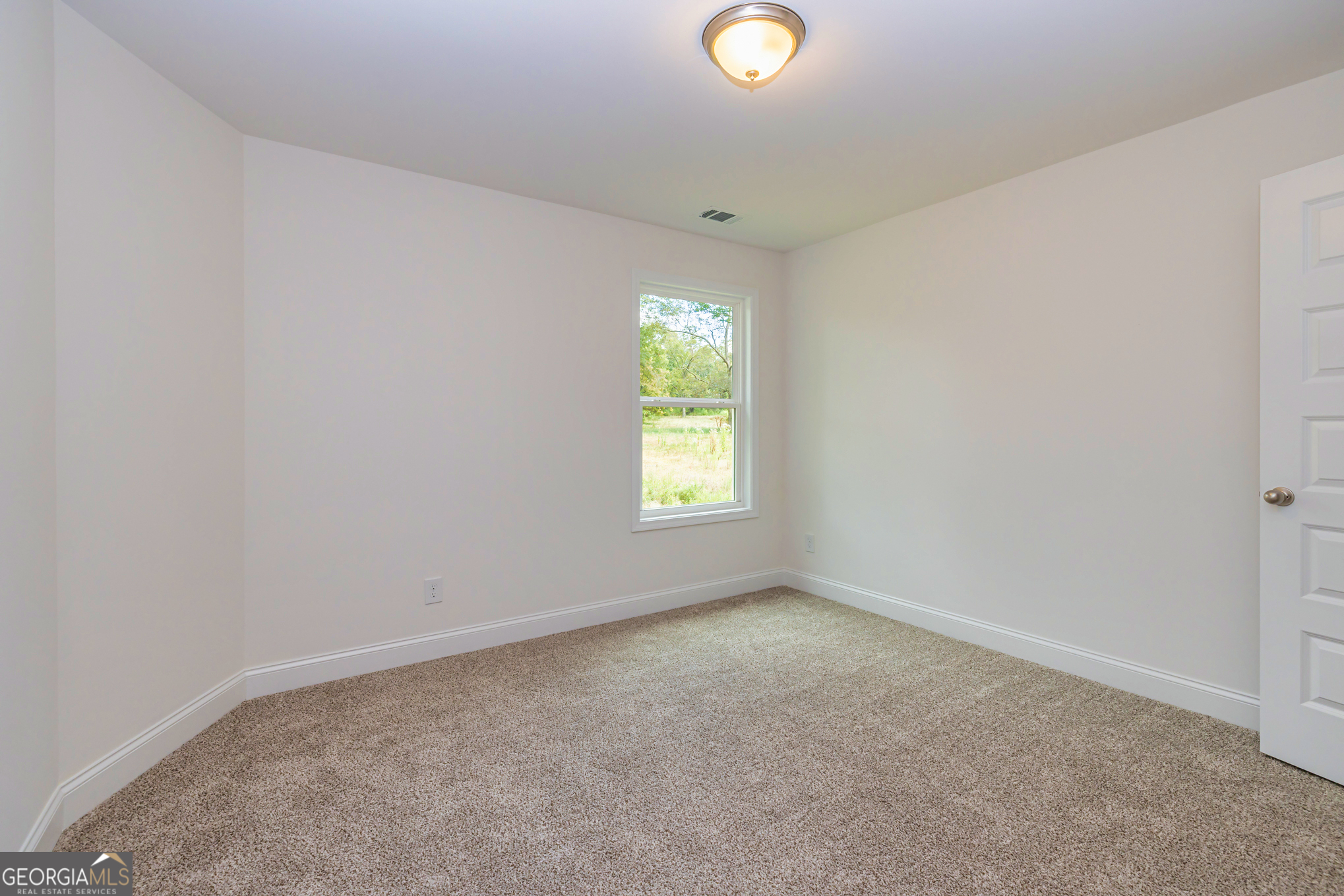 11 E Reynolds Street Property Photo 37