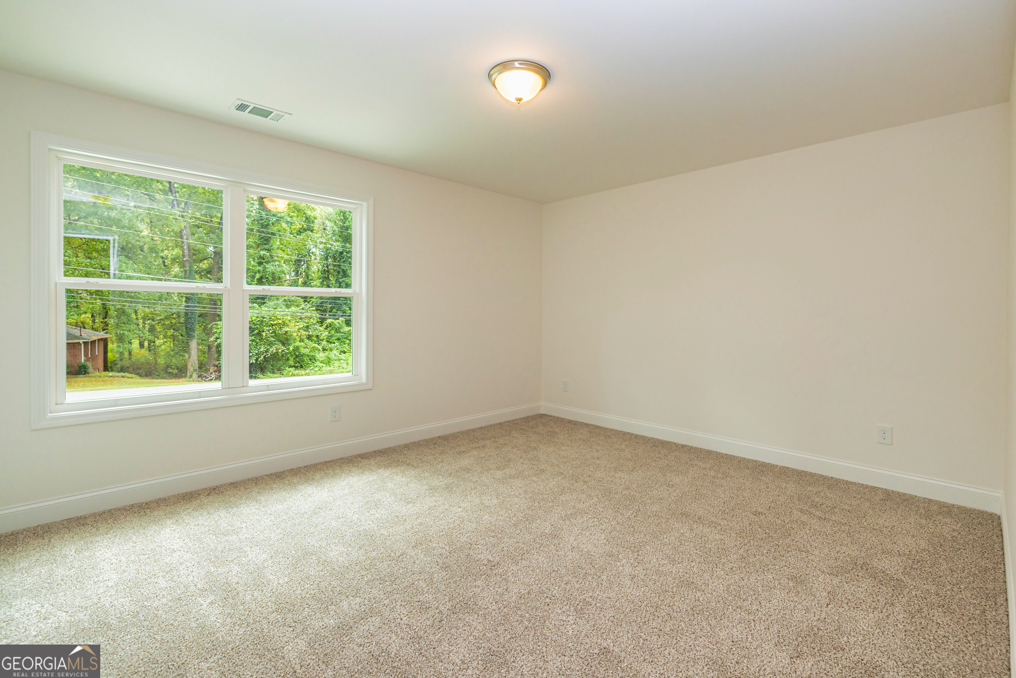 11 E Reynolds Street Property Photo 40