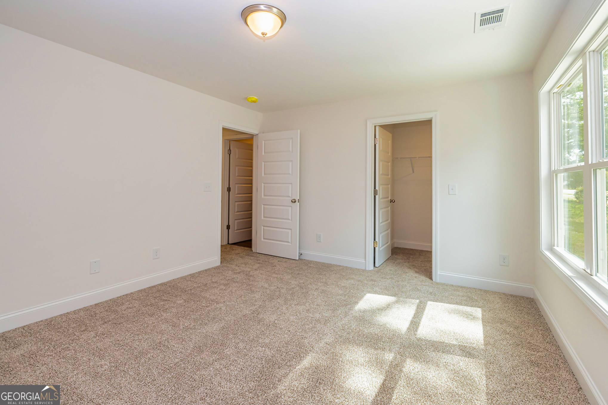 11 E Reynolds Street Property Photo 41