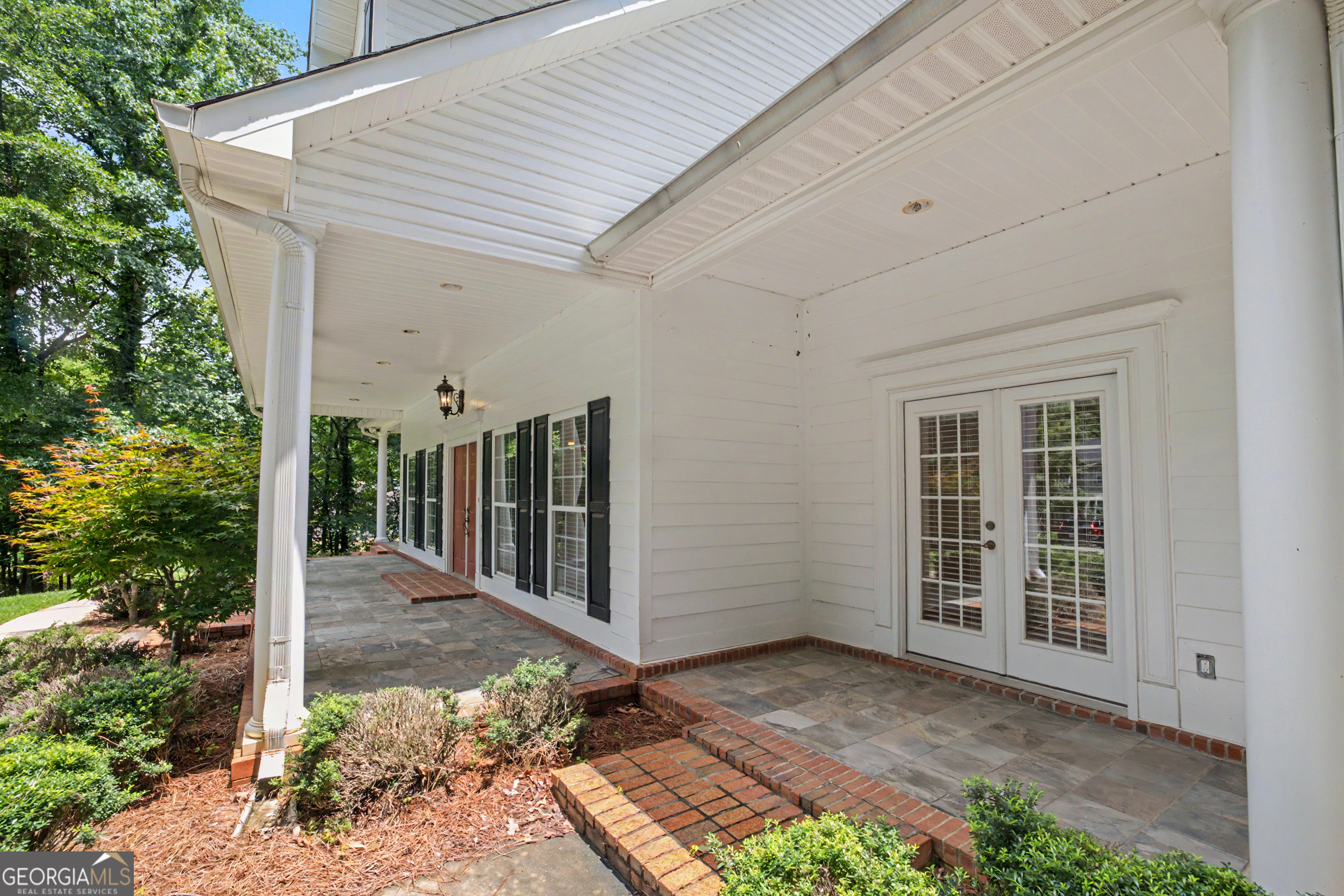 107 Cameron Pointe Drive Property Photo 5