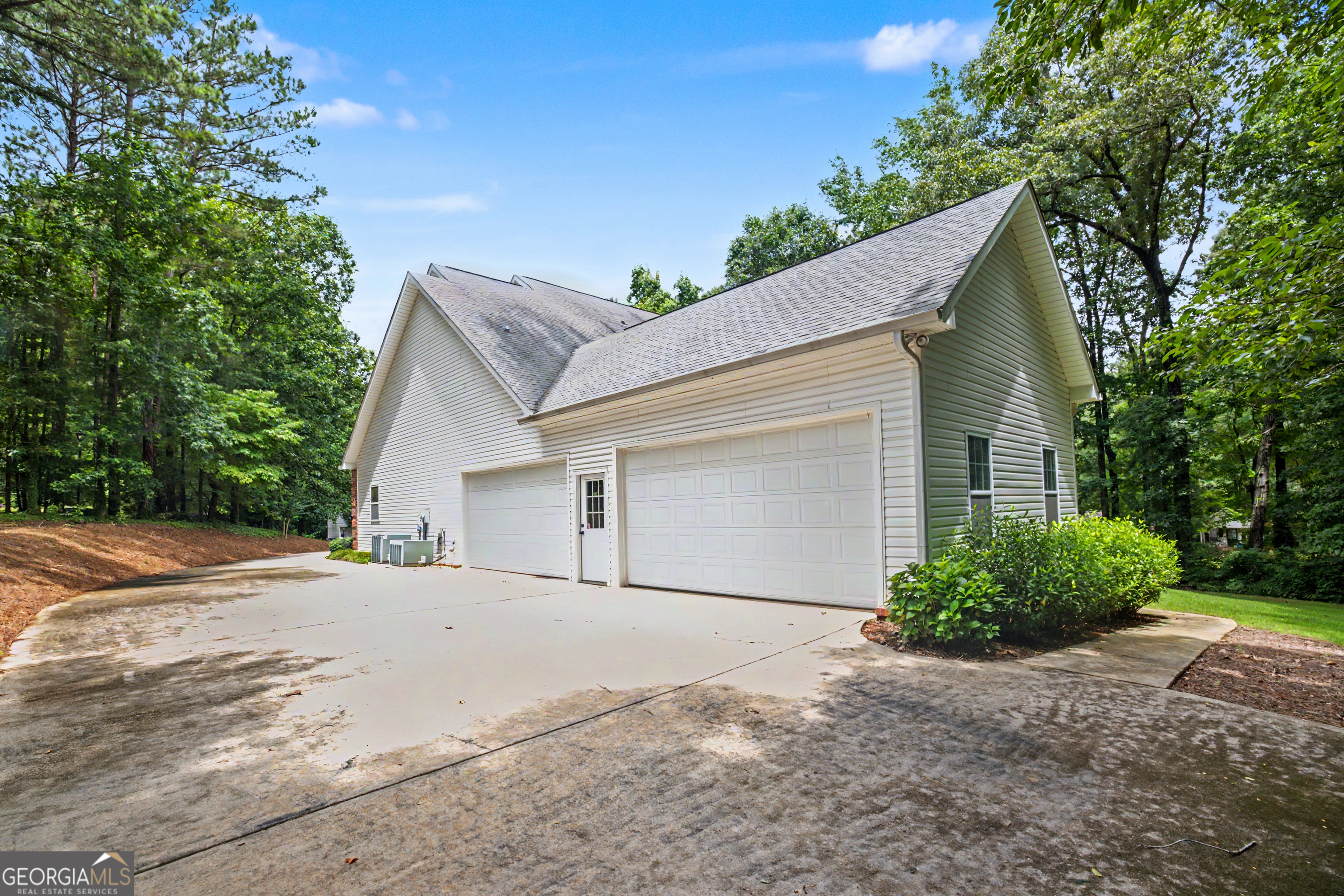 107 Cameron Pointe Drive Property Photo 43