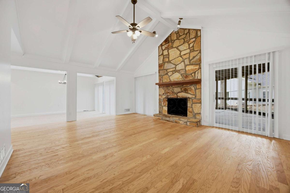 495 Knoll Woods Drive Property Photo 4