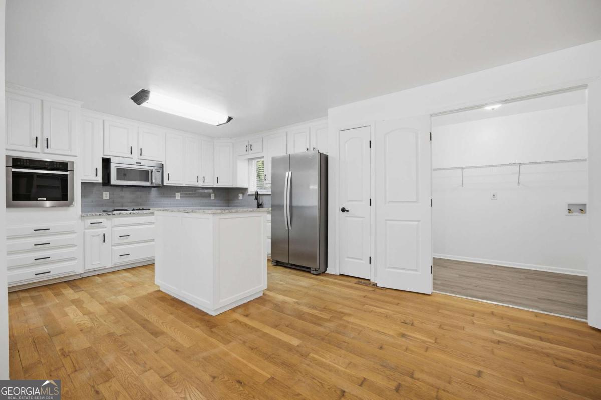 495 Knoll Woods Drive Property Photo 7