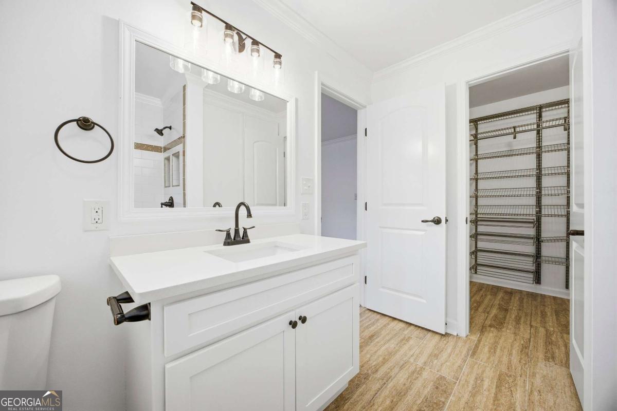 495 Knoll Woods Drive Property Photo 12