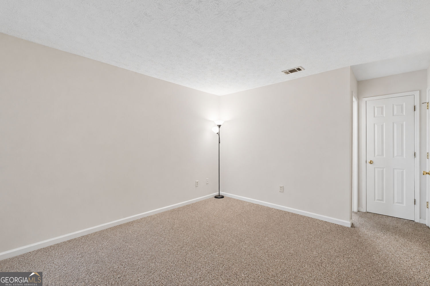 3985 Woodridge Way # 11 Property Photo 10