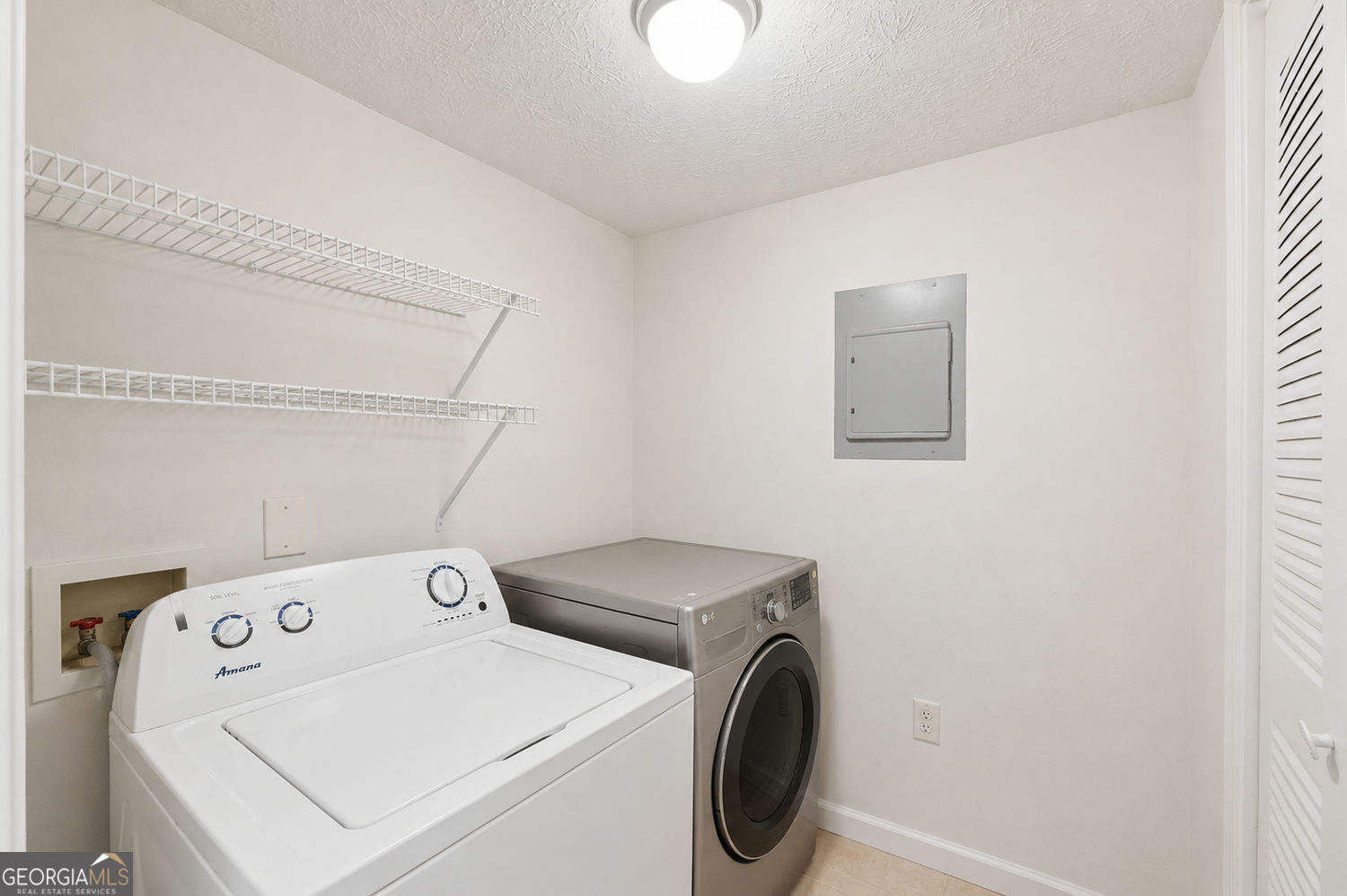 3985 Woodridge Way # 11 Property Photo 15