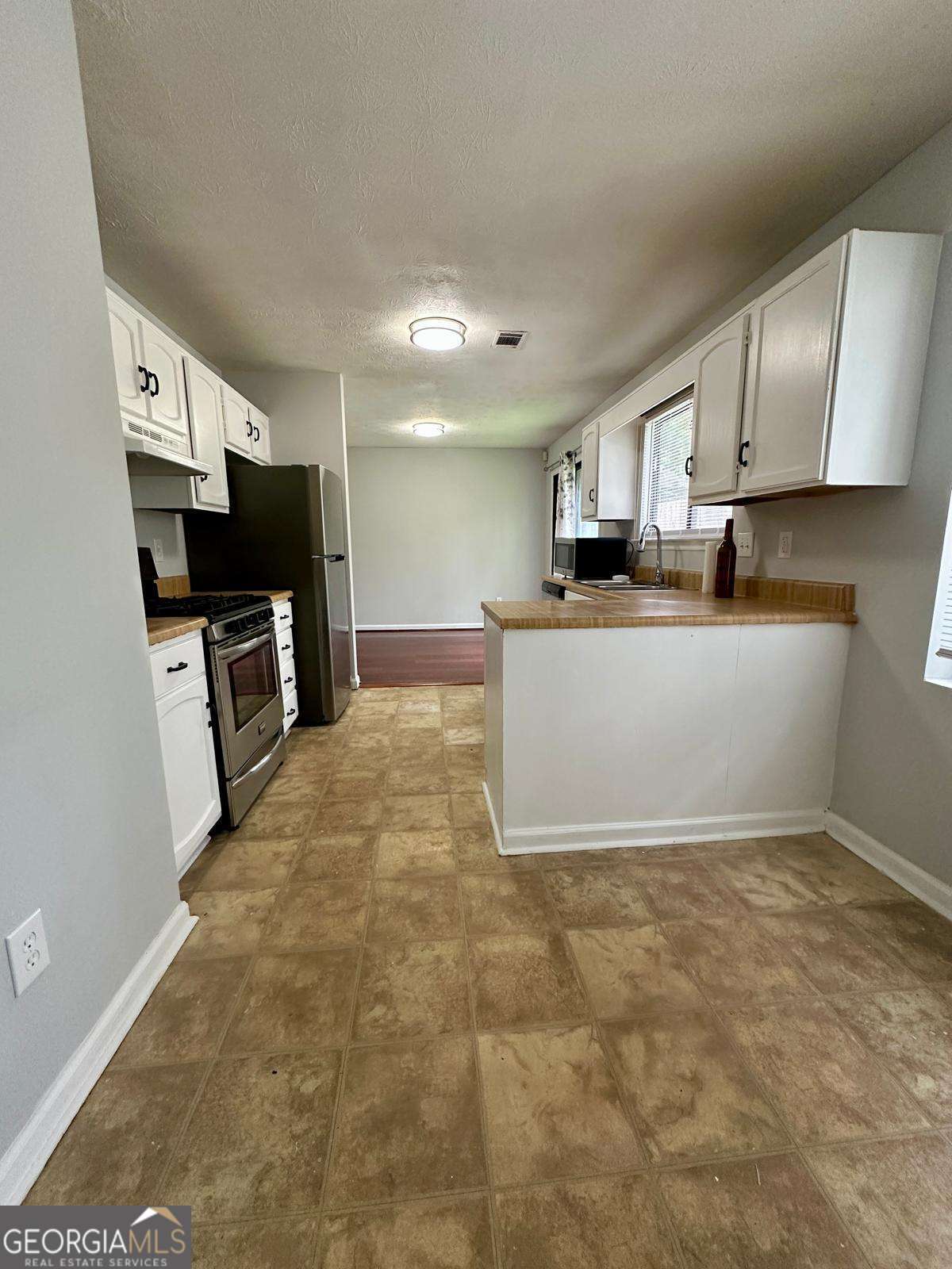 824 Greenhedge Drive Property Photo 4