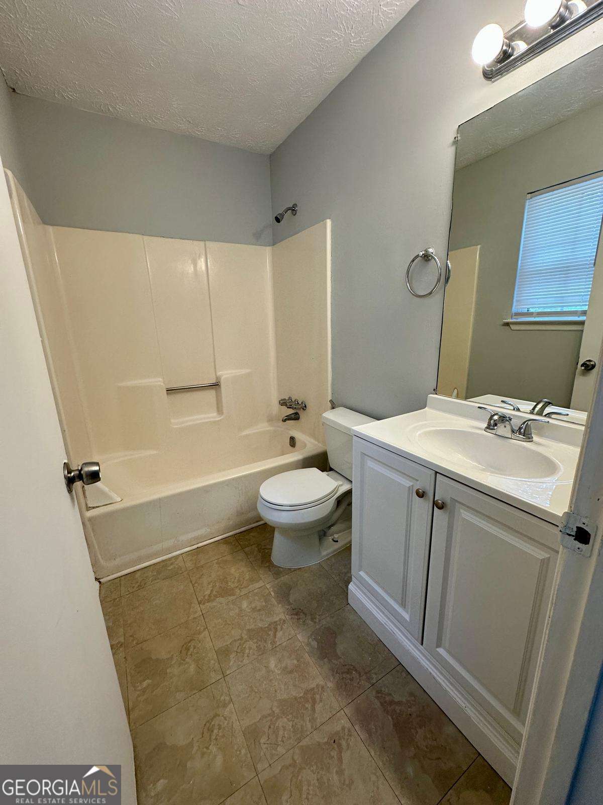 824 Greenhedge Drive Property Photo 15