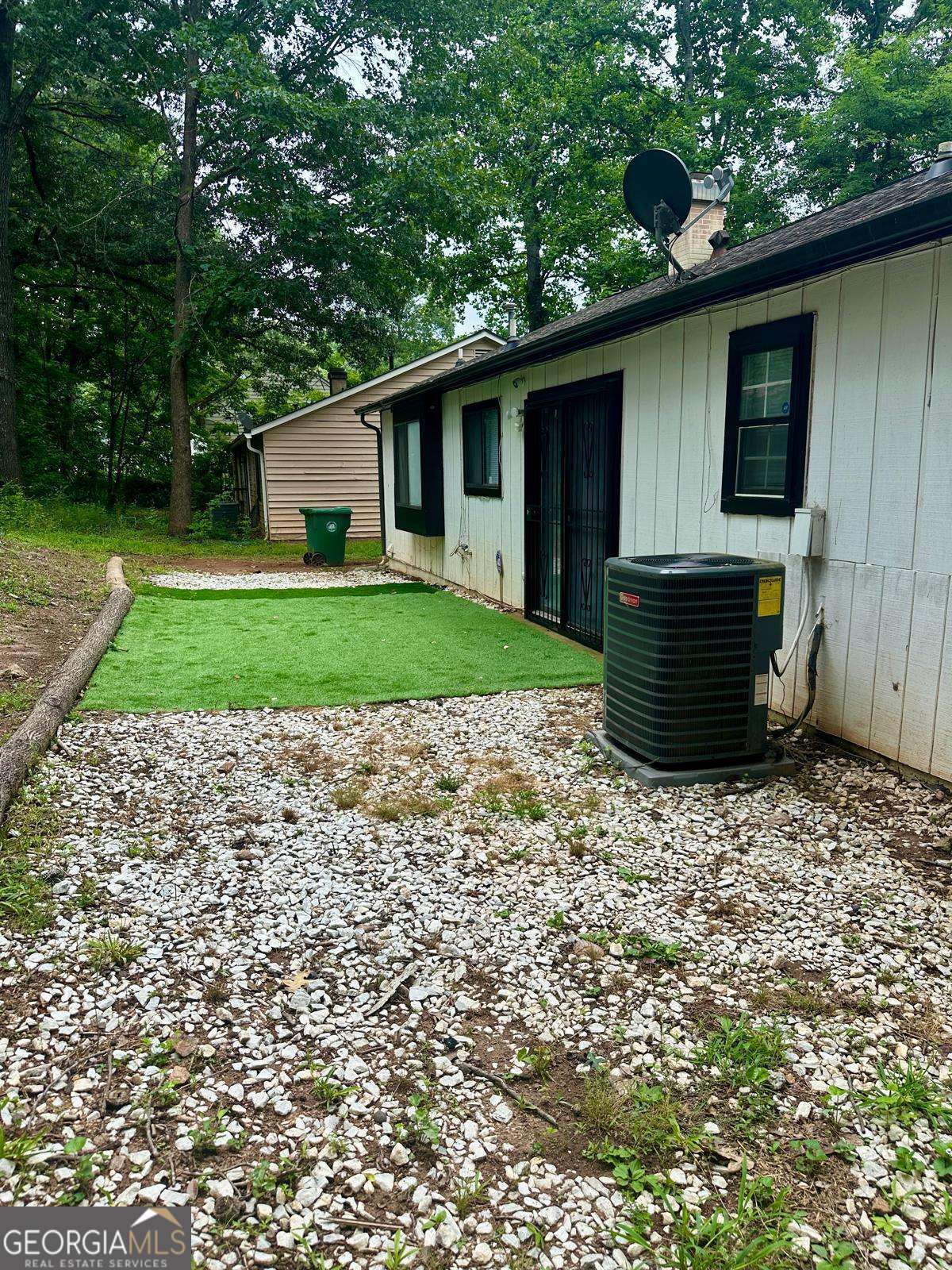 824 Greenhedge Drive Property Photo 17