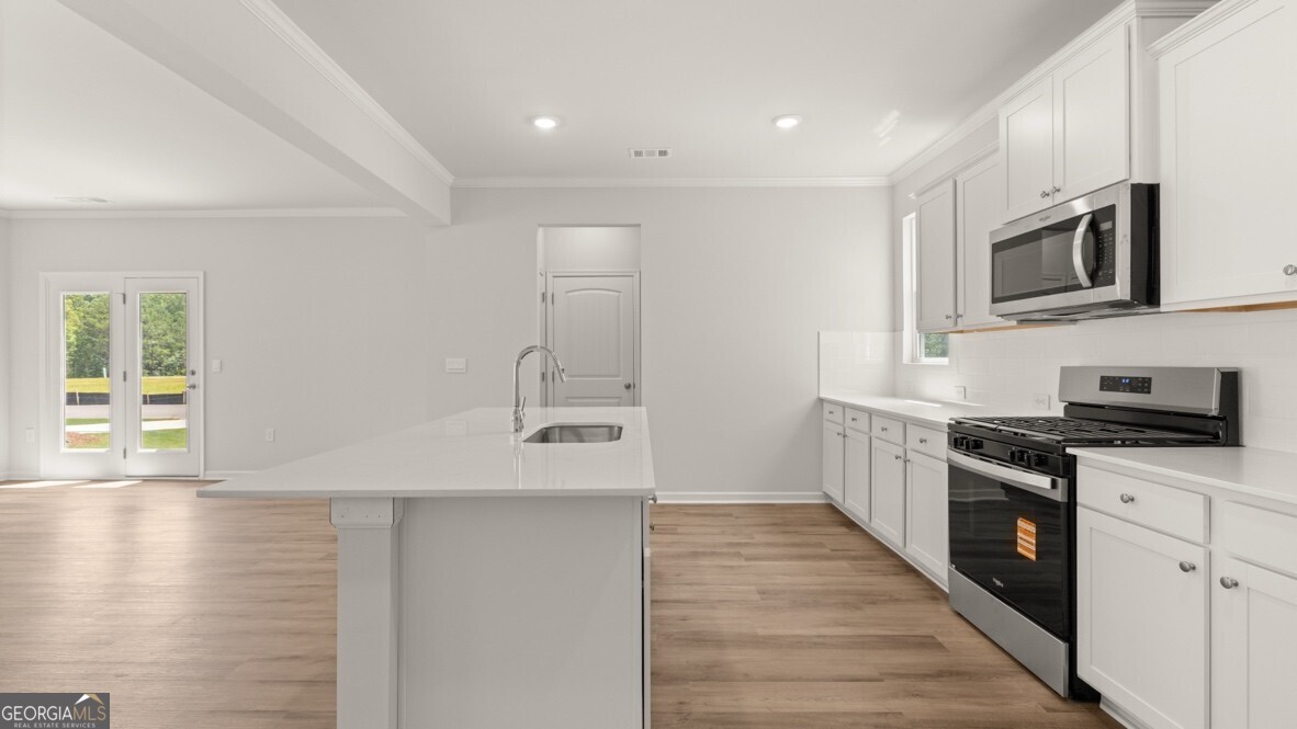 139 King Village Property Photo 8