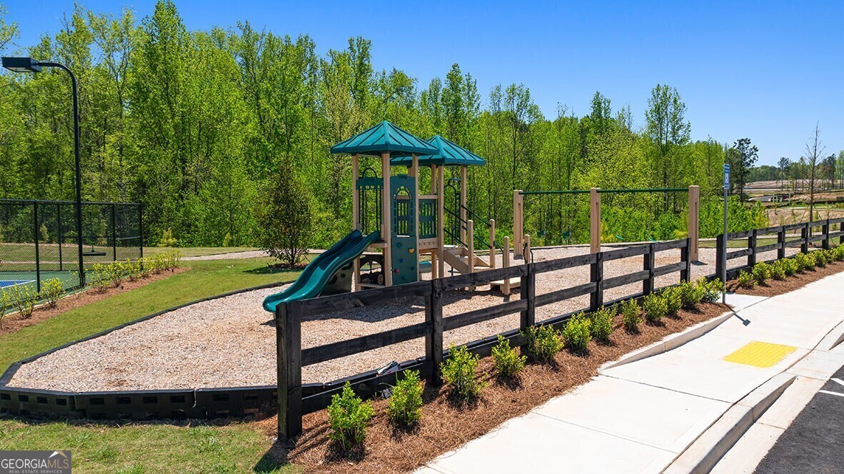 139 King Village Property Photo 35