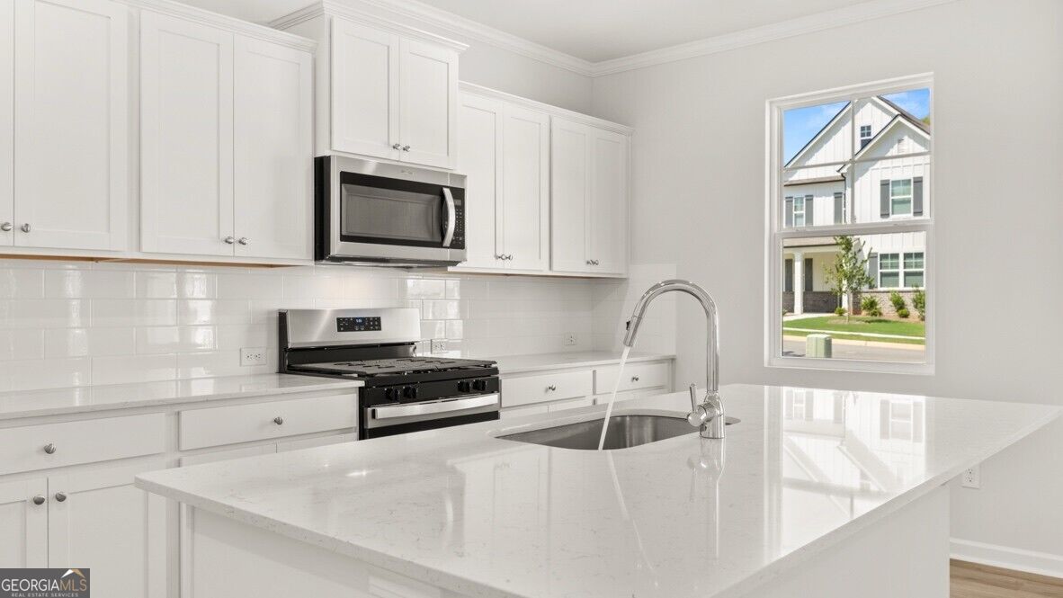 109 King Village Property Photo 13