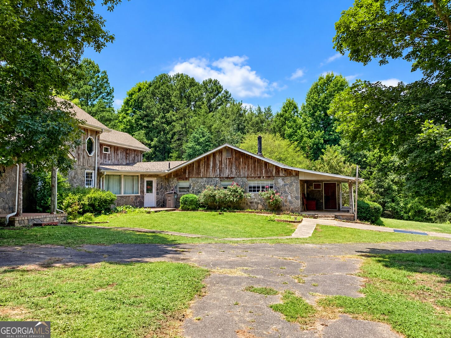 220 Ennis Road Property Photo 2