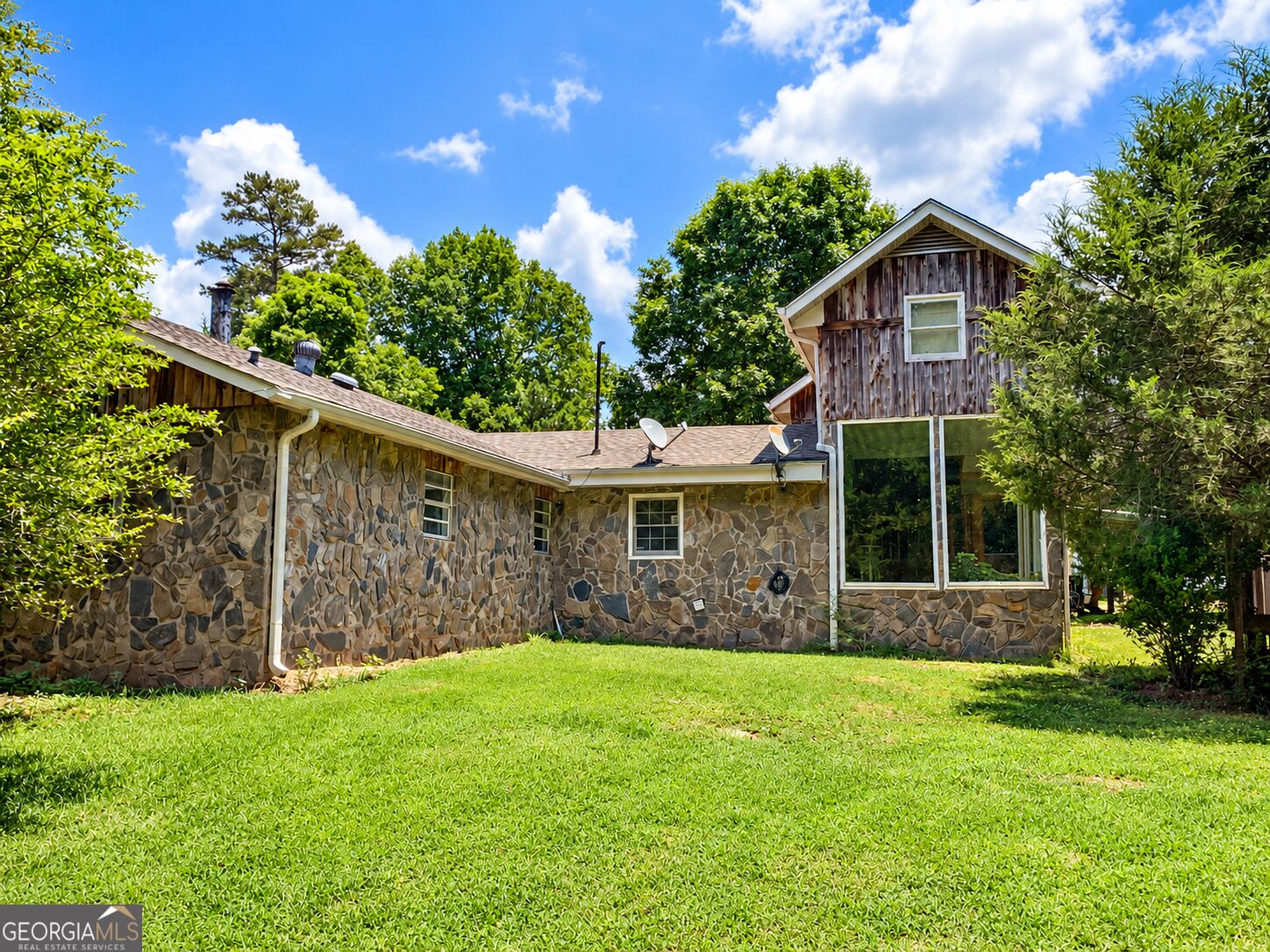 220 Ennis Road Property Photo 8