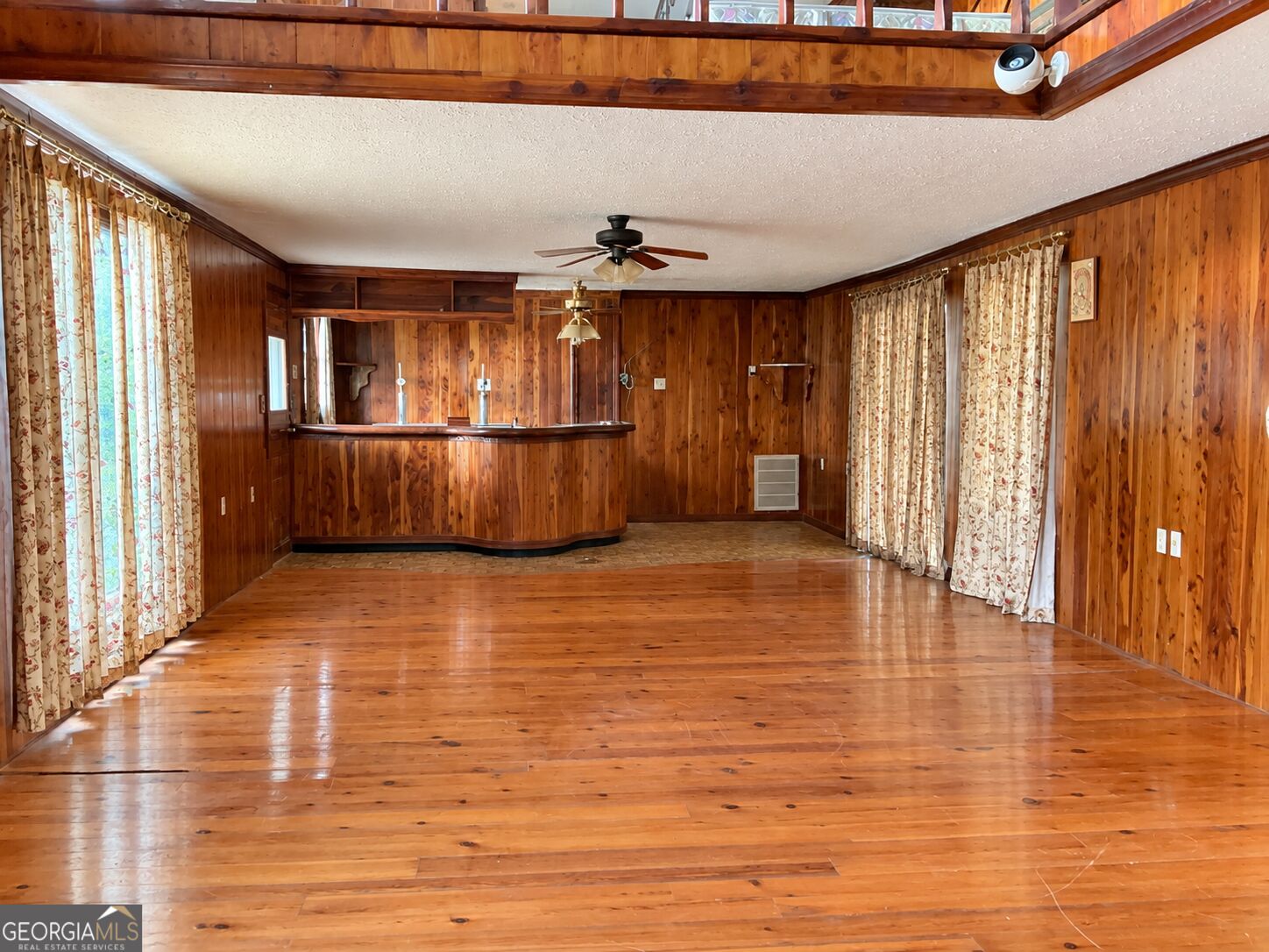 220 Ennis Road Property Photo 13