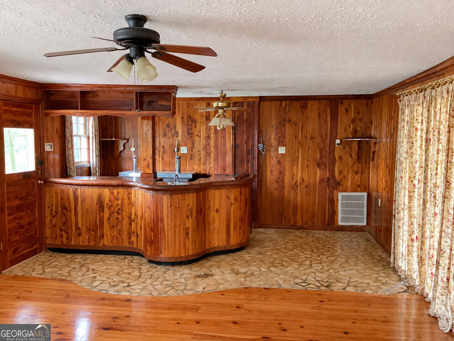 220 Ennis Road Property Photo 15