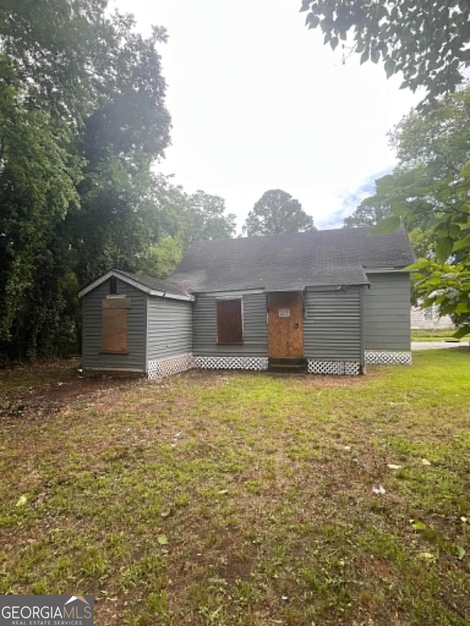 325 Fairview Avenue Property Photo 3