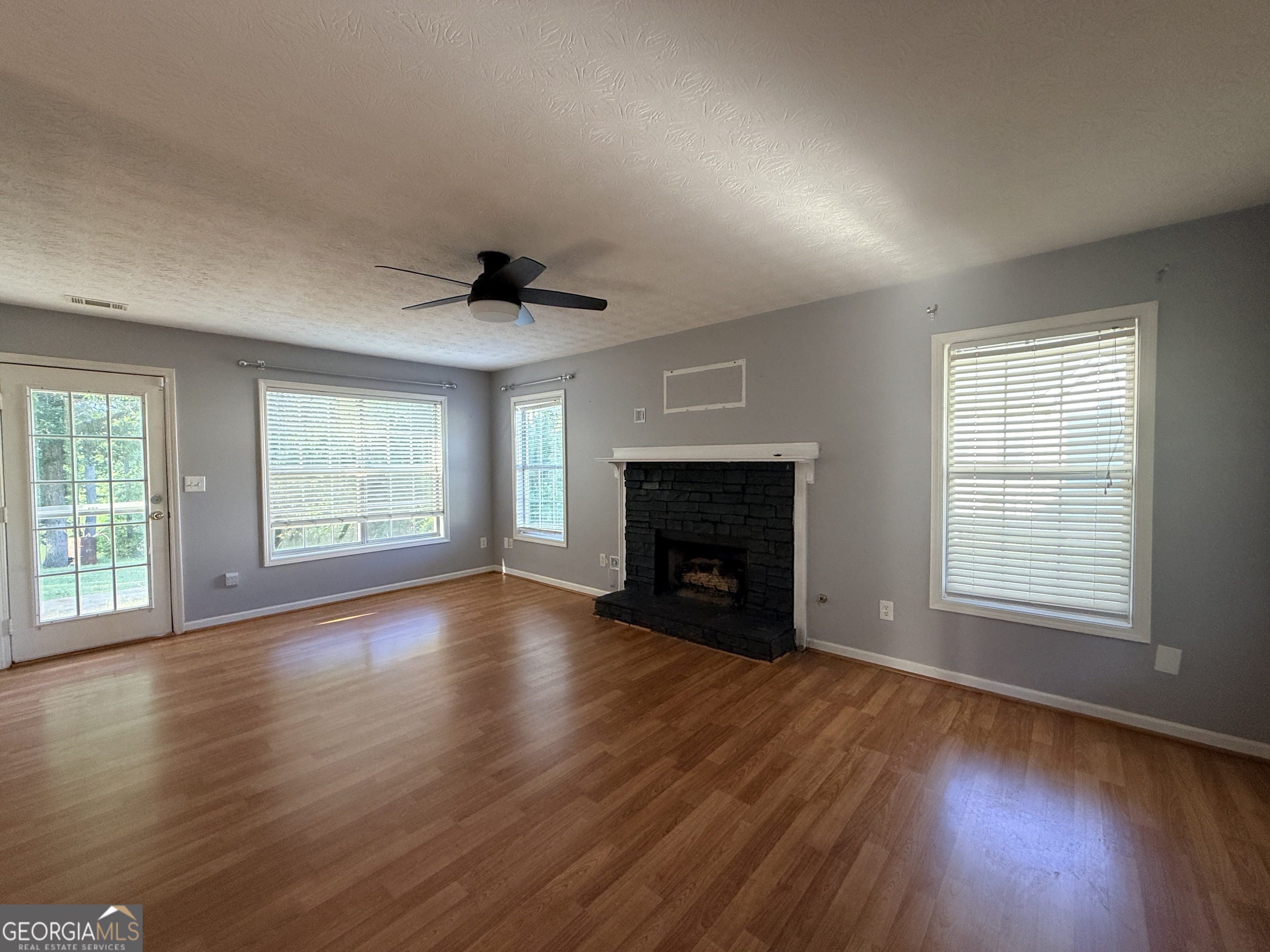 190 The Falls Boulevard Property Photo 2