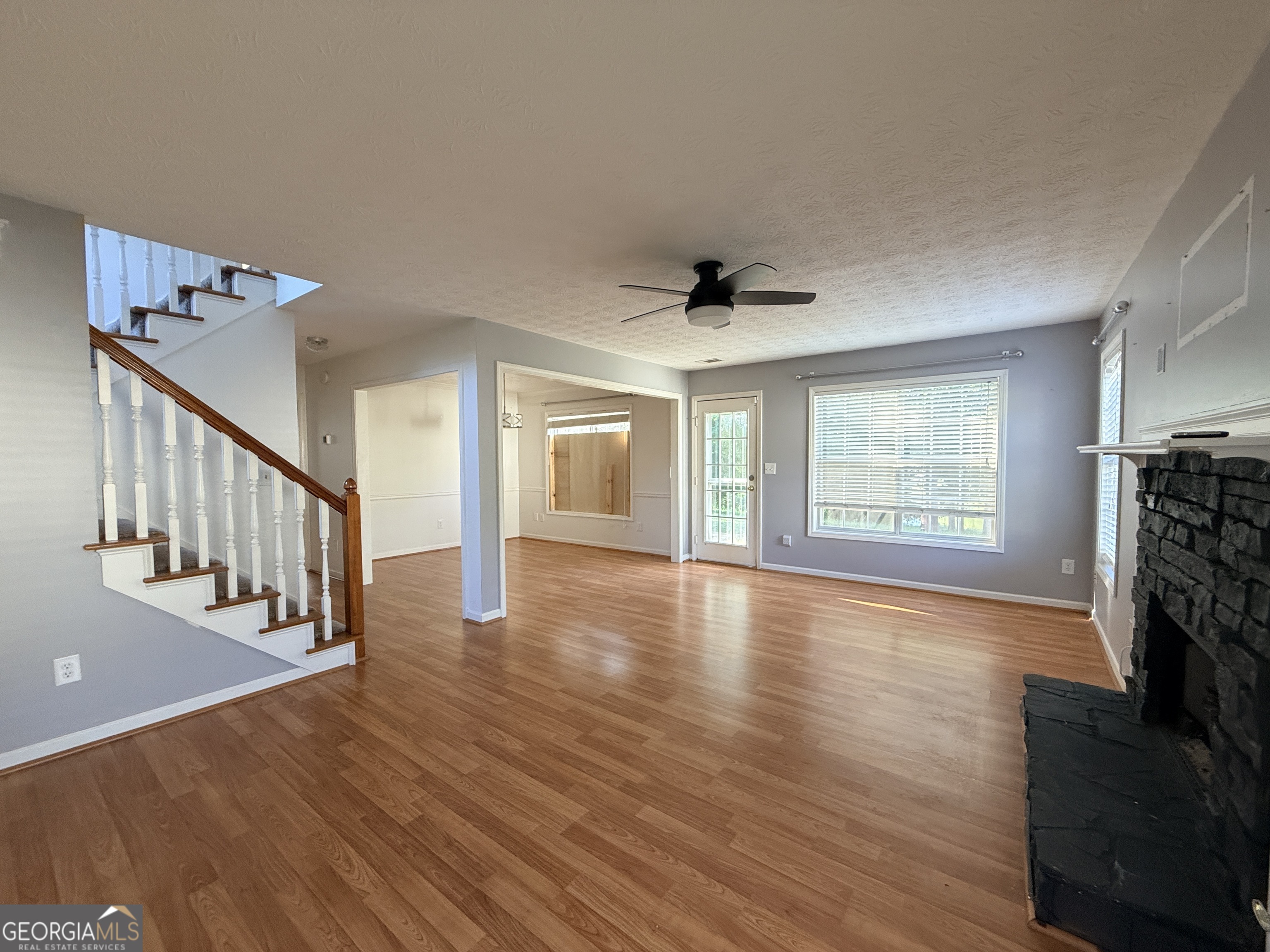 190 The Falls Boulevard Property Photo 4