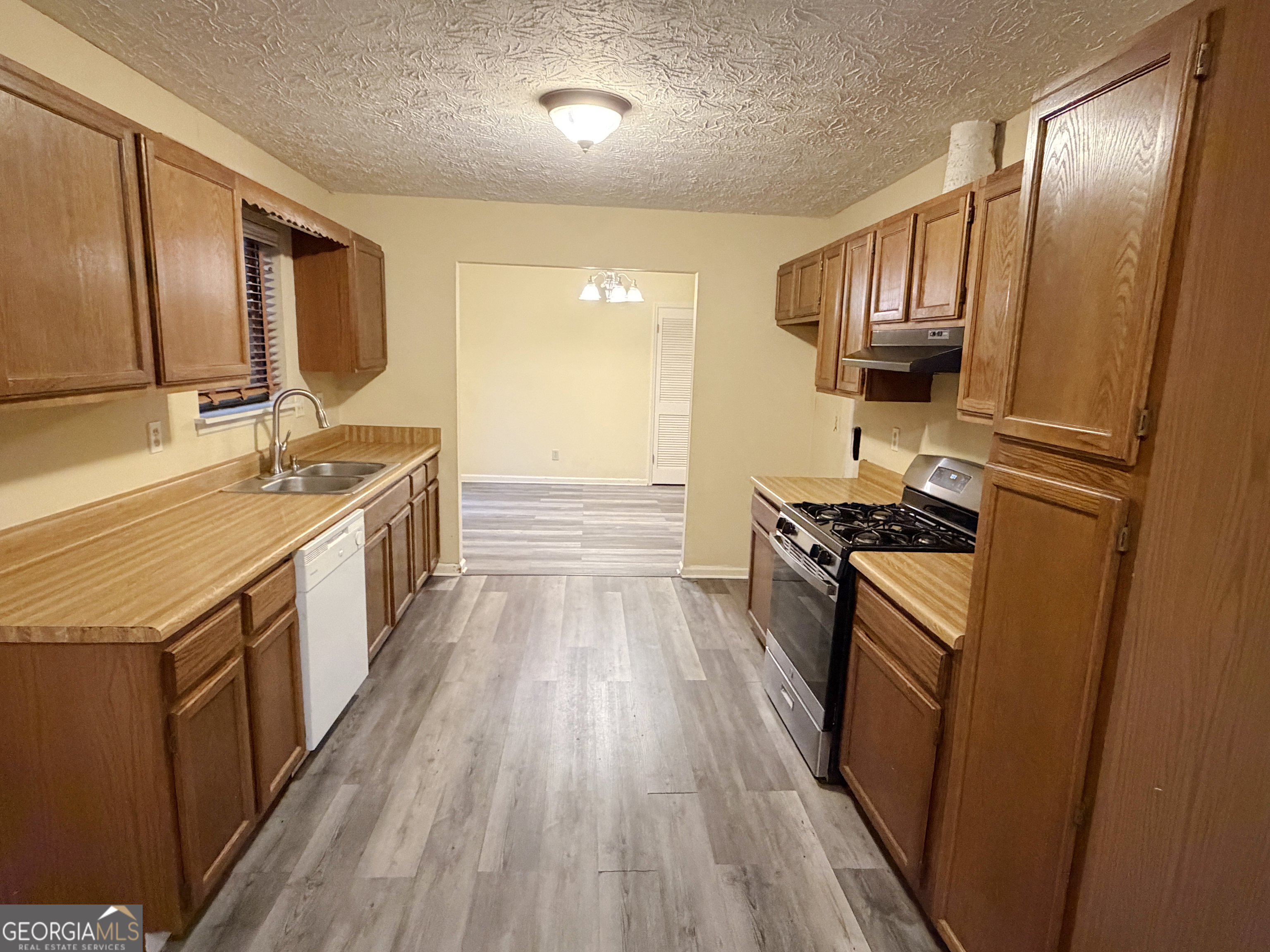 1156 Forest Glen Court Nw Property Photo 2