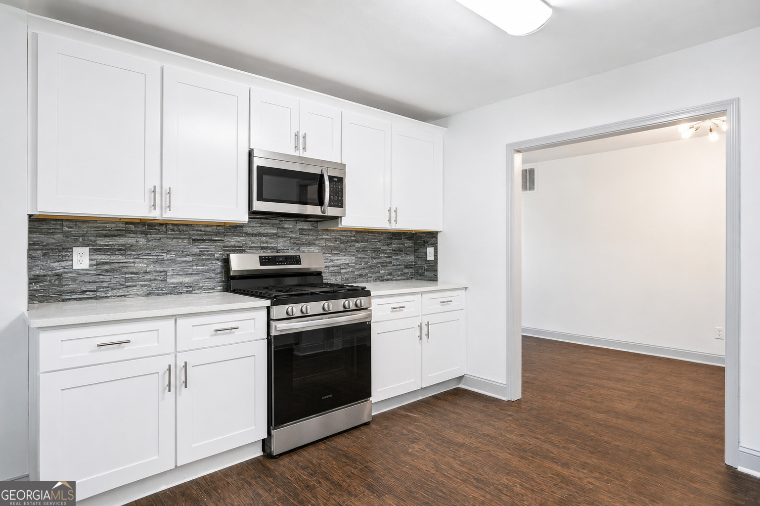 2206 Columbia Drive Property Photo 3