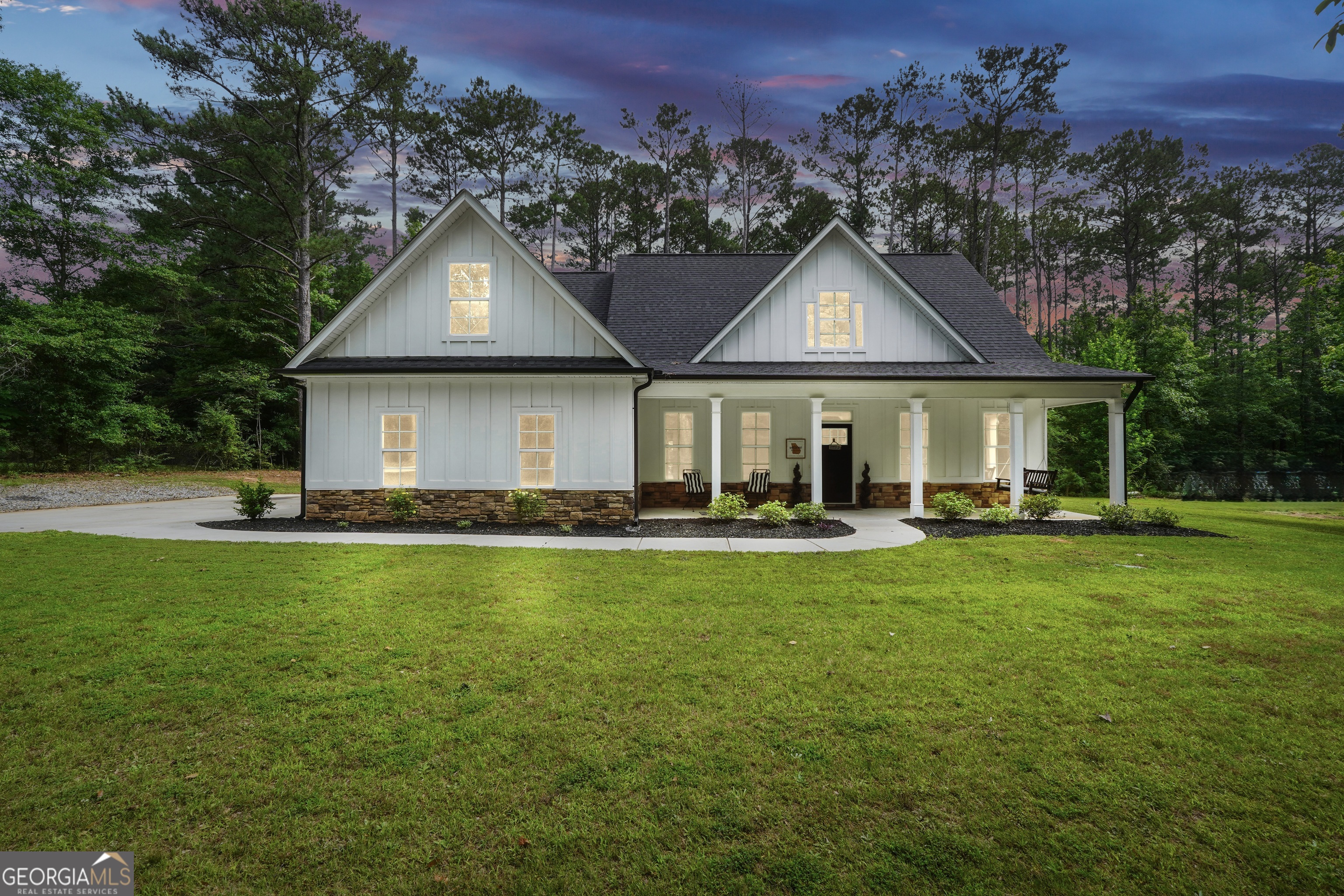 1577 Stark Road Property Photo 1