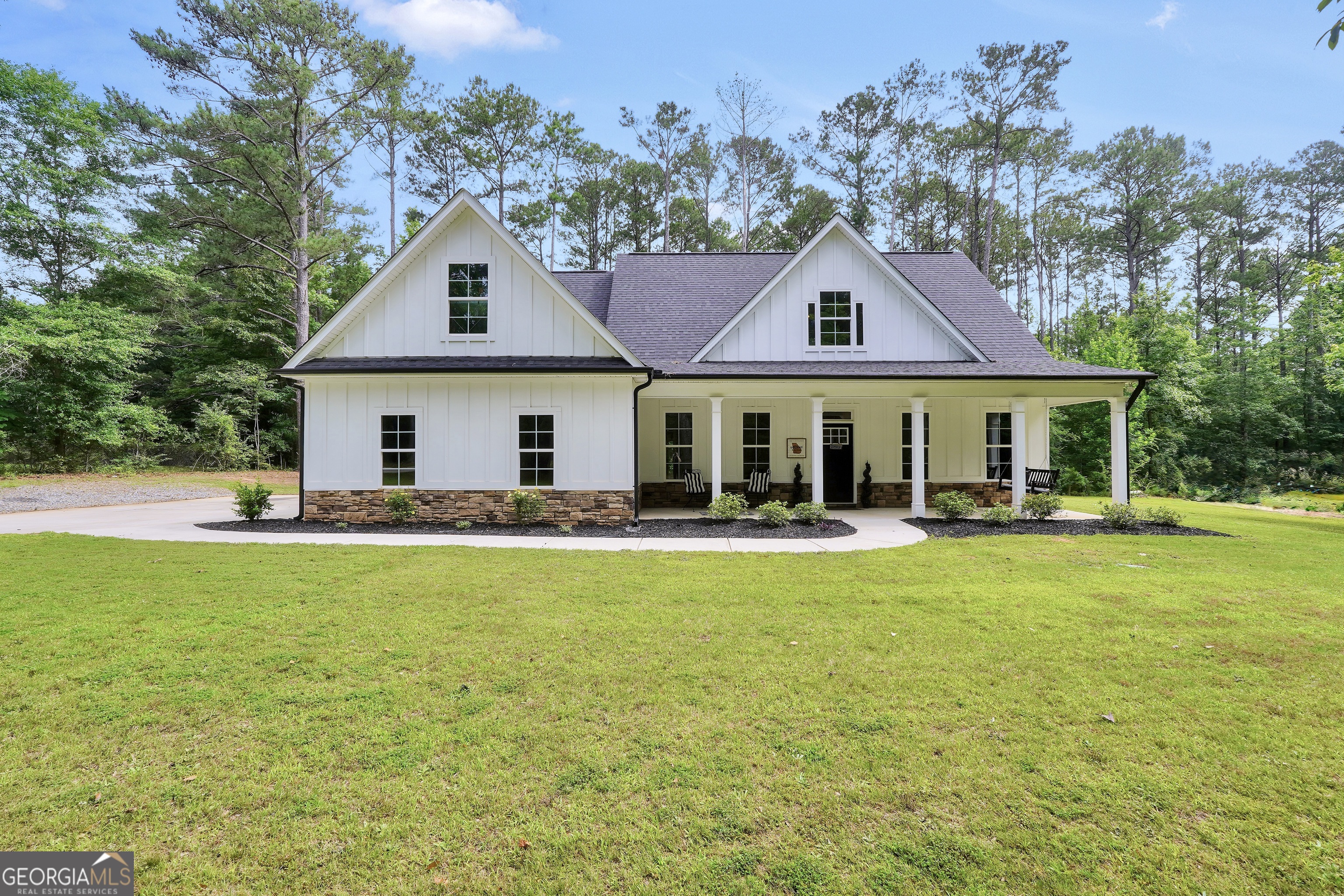 1577 Stark Road Property Photo 2