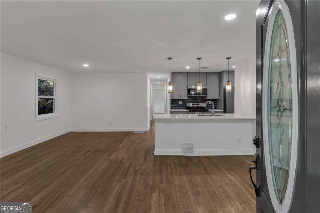 2484 Ortega Way Property Photo 4