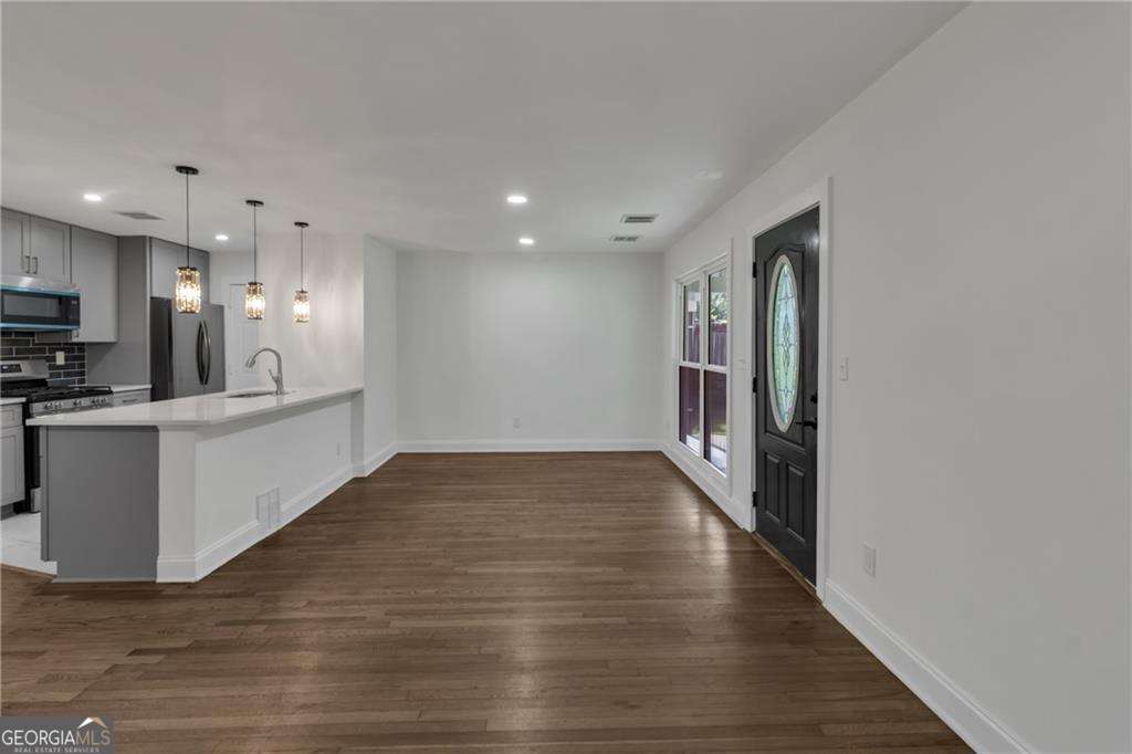 2484 Ortega Way Property Photo 5