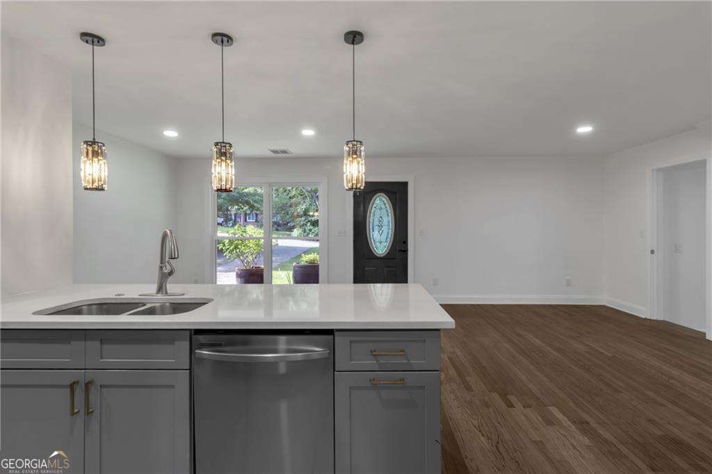 2484 Ortega Way Property Photo 7