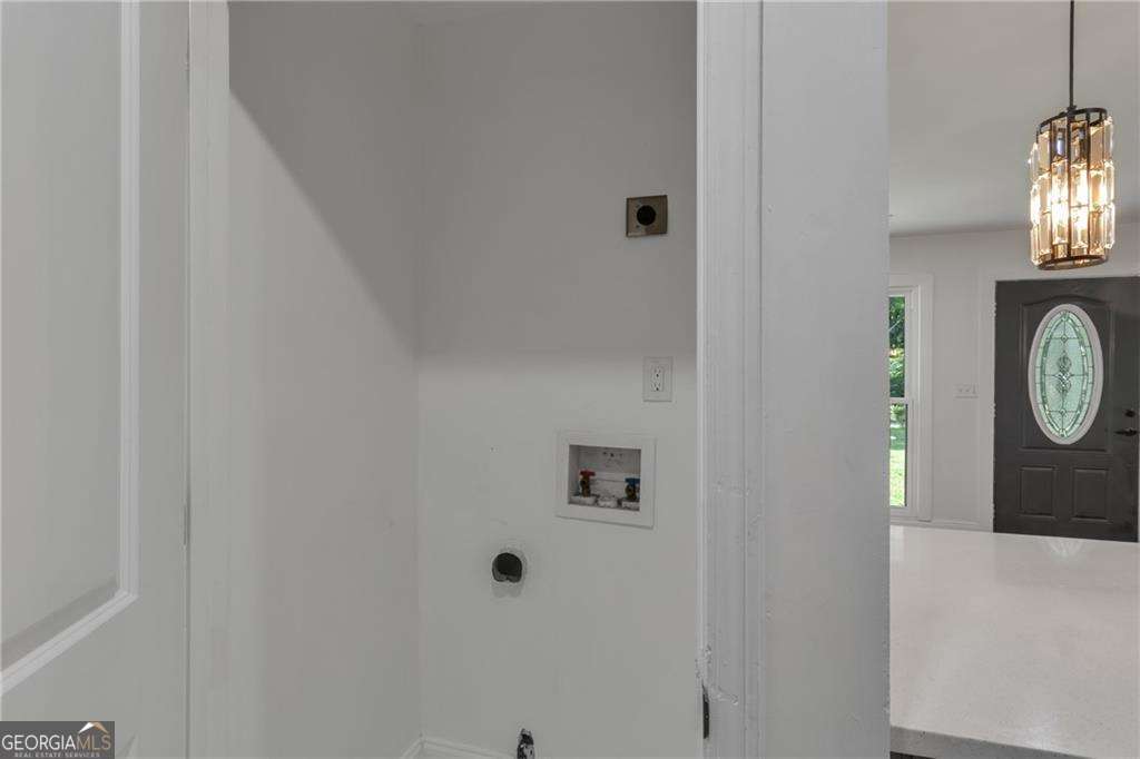 2484 Ortega Way Property Photo 9