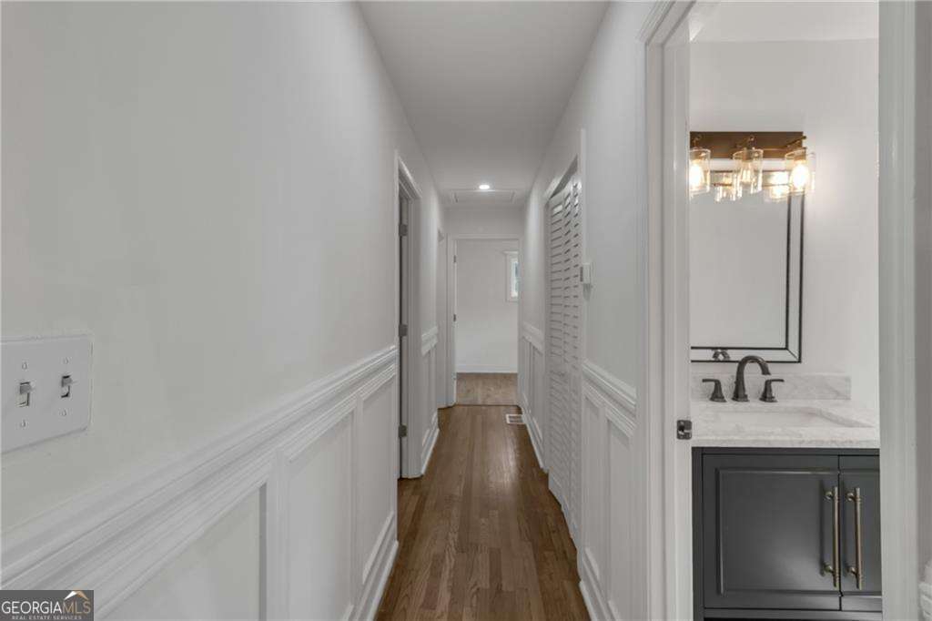 2484 Ortega Way Property Photo 11