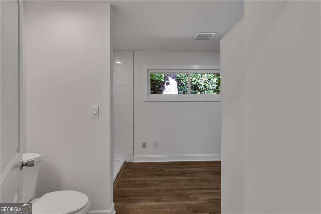 2484 Ortega Way Property Photo 14