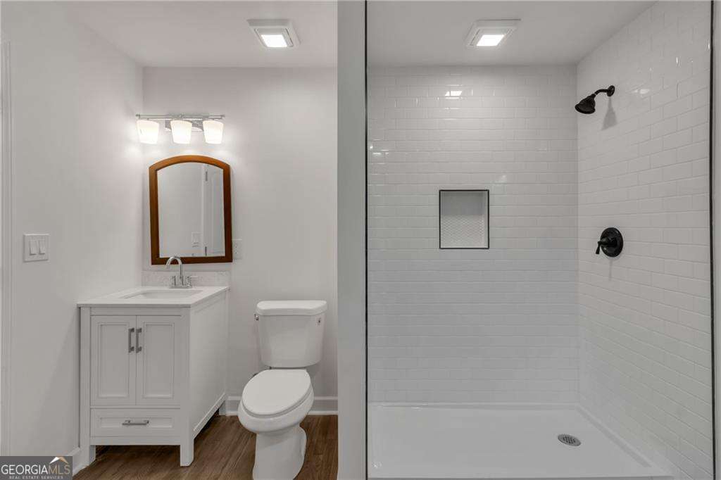 2484 Ortega Way Property Photo 15