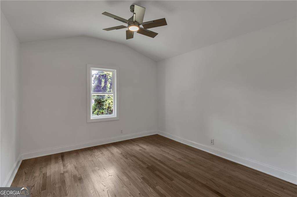 2484 Ortega Way Property Photo 17