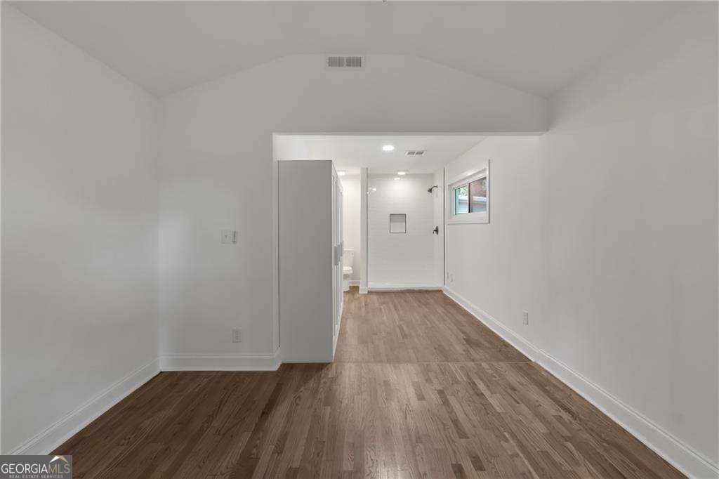 2484 Ortega Way Property Photo 18