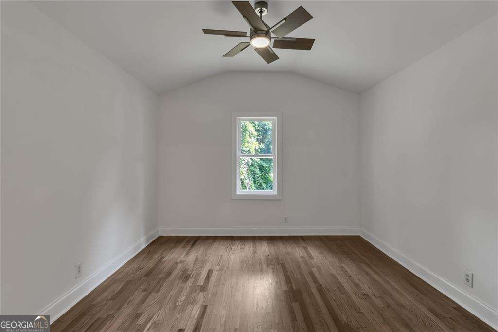 2484 Ortega Way Property Photo 19