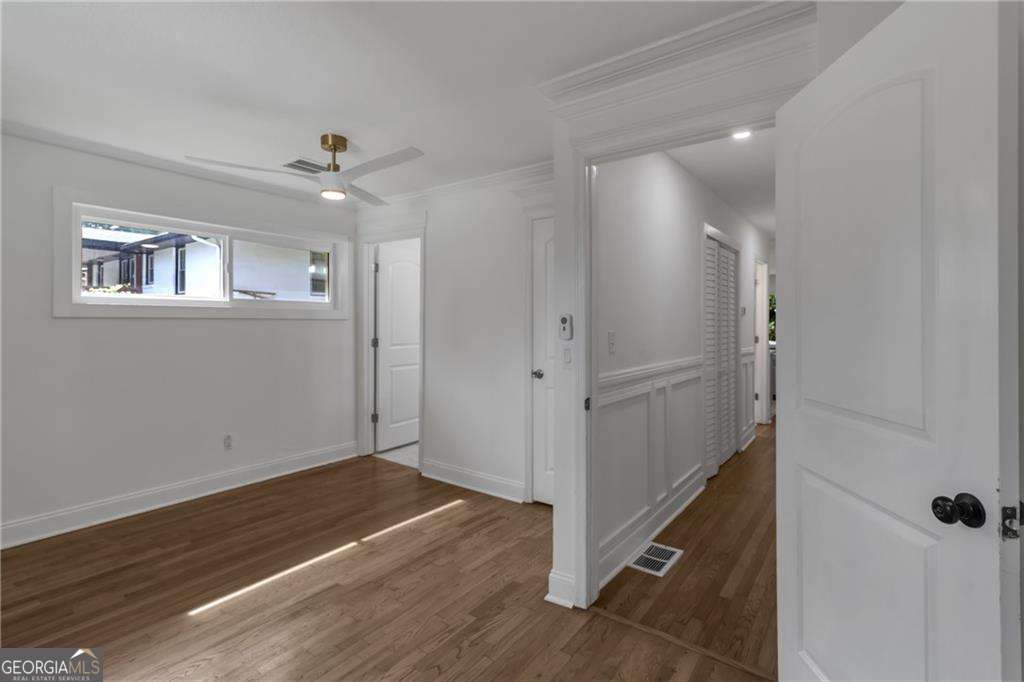 2484 Ortega Way Property Photo 20