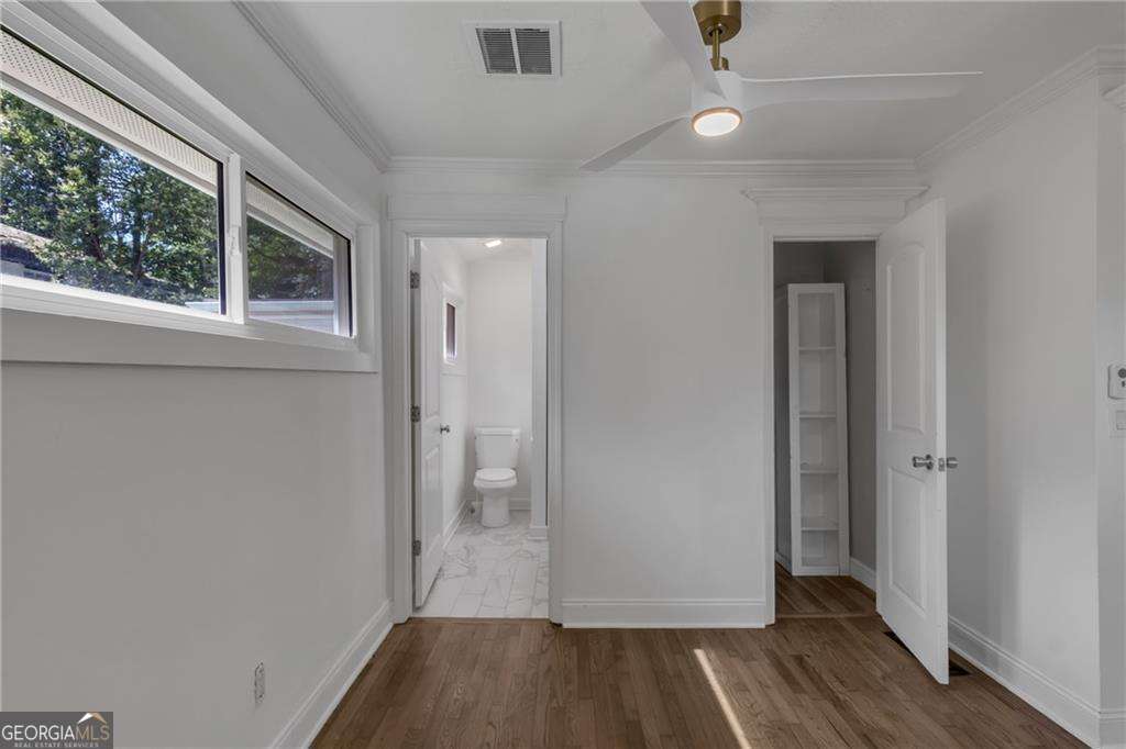 2484 Ortega Way Property Photo 21
