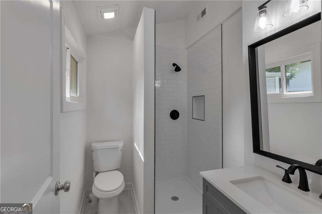 2484 Ortega Way Property Photo 22