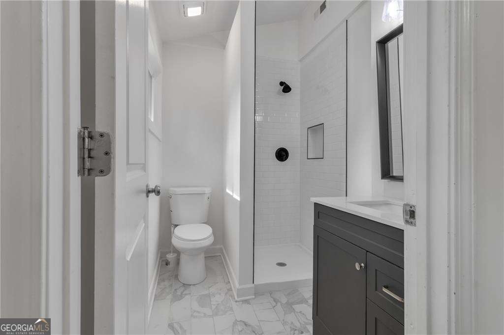 2484 Ortega Way Property Photo 23