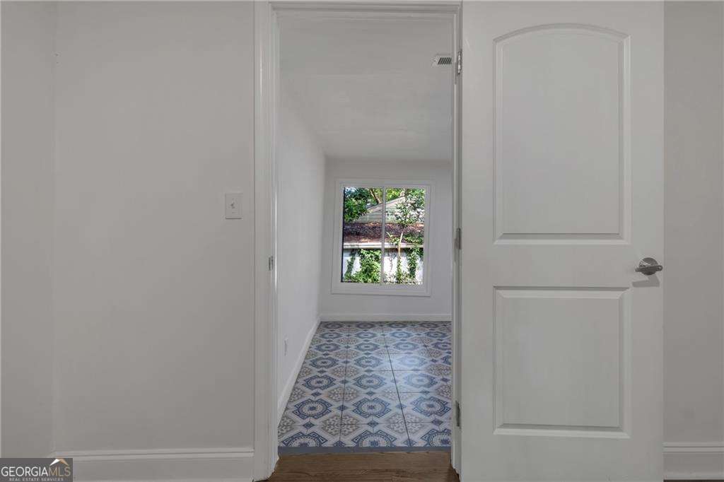 2484 Ortega Way Property Photo 24